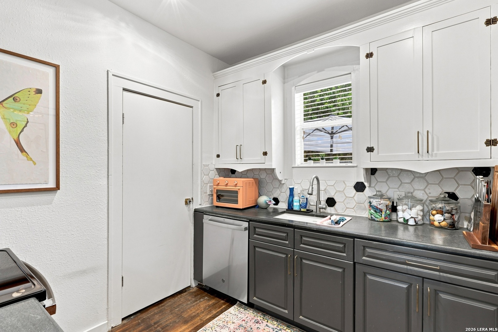 421 ELEANOR AVE