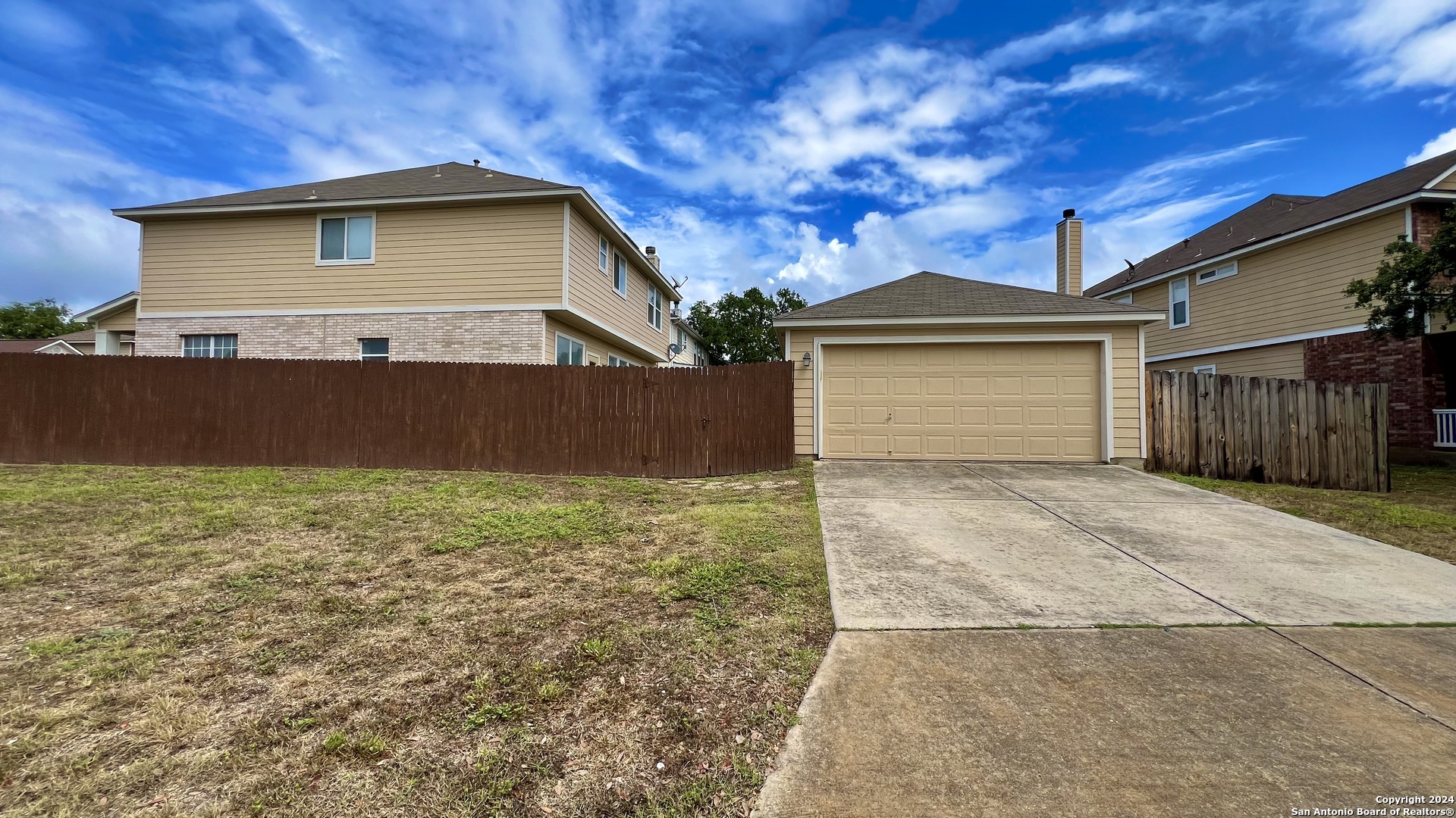 1042 MALTESE GDN