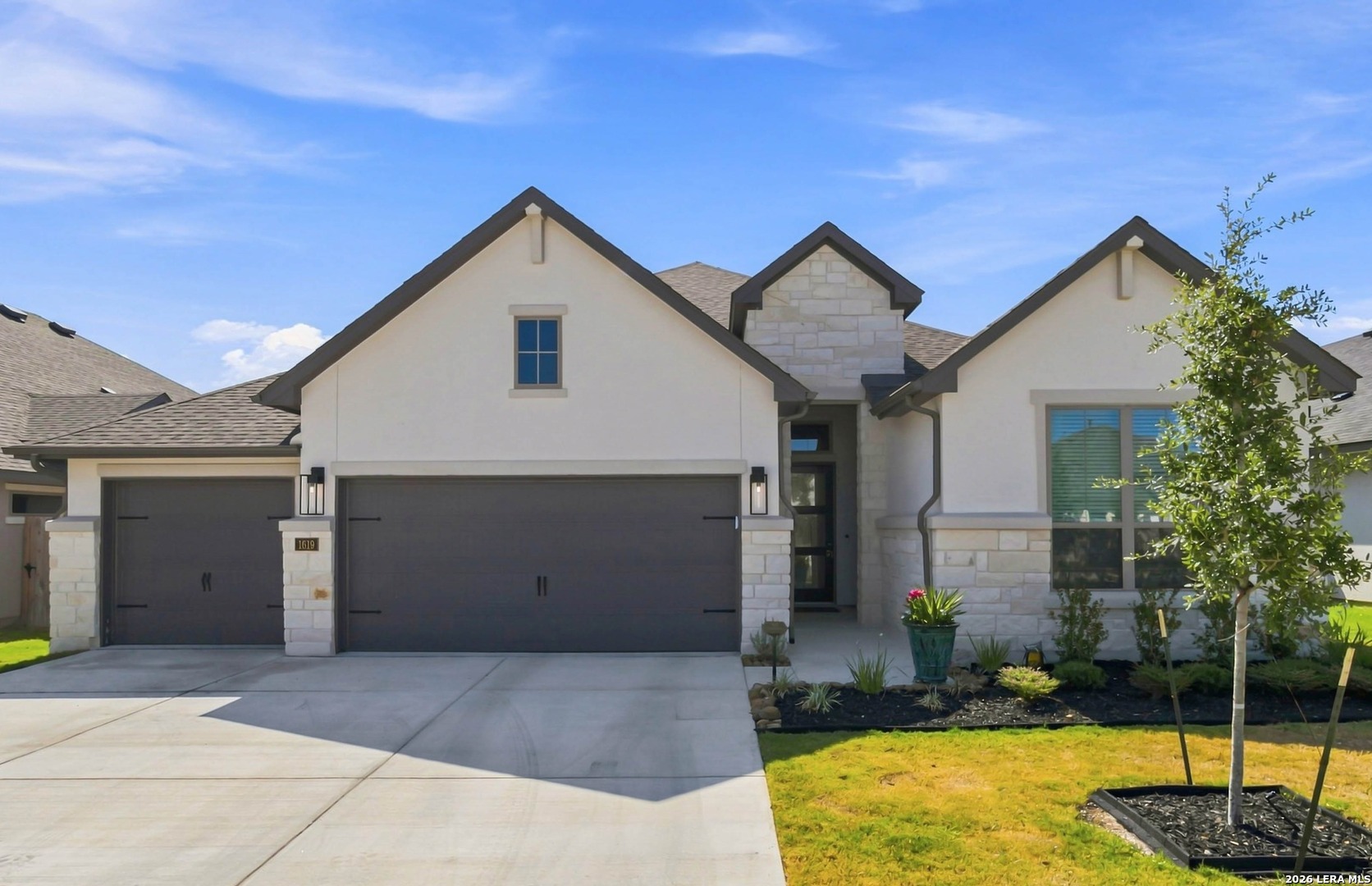 1619 Dunvegan Park