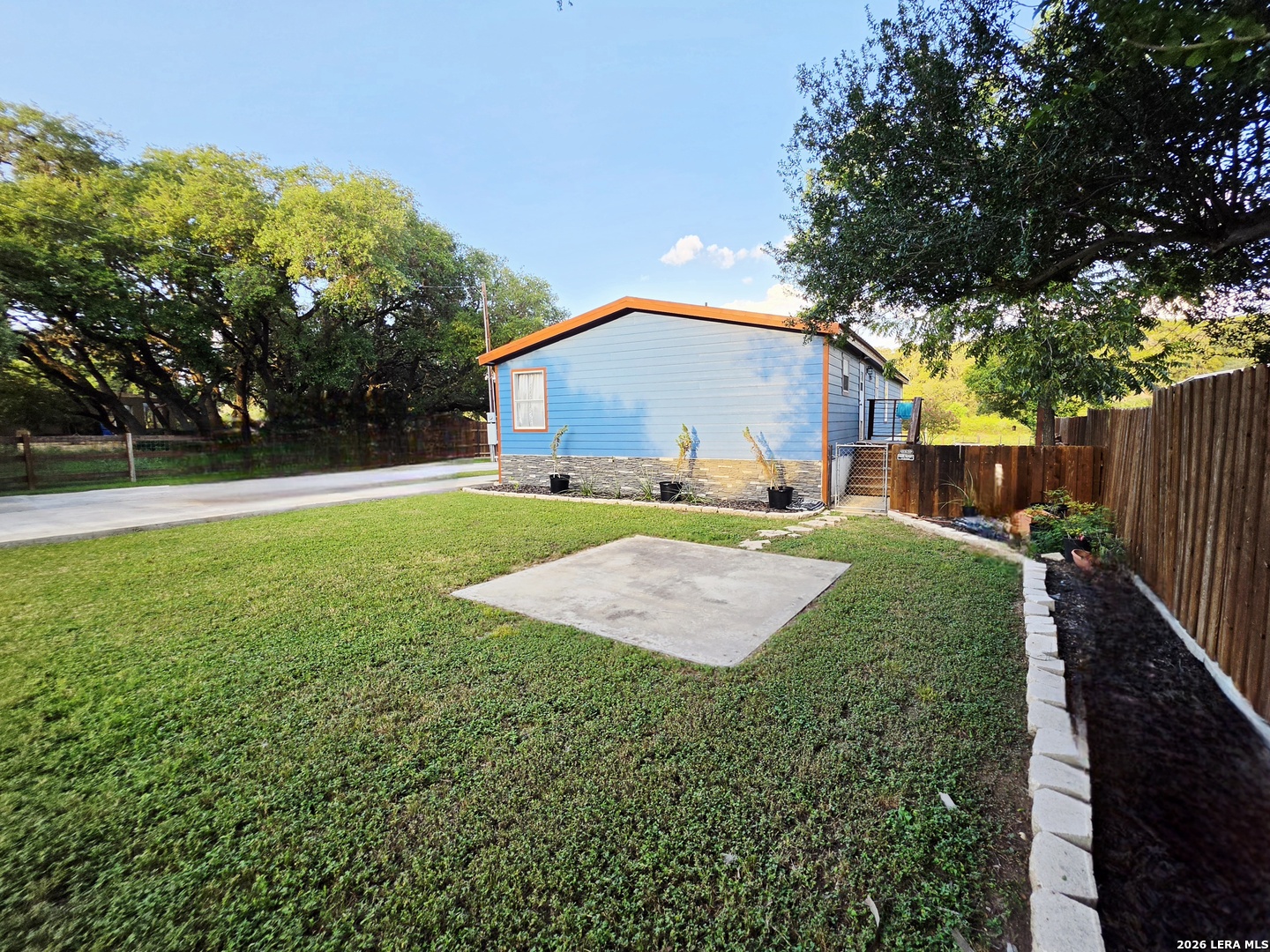 135 Lakeshore Dr S