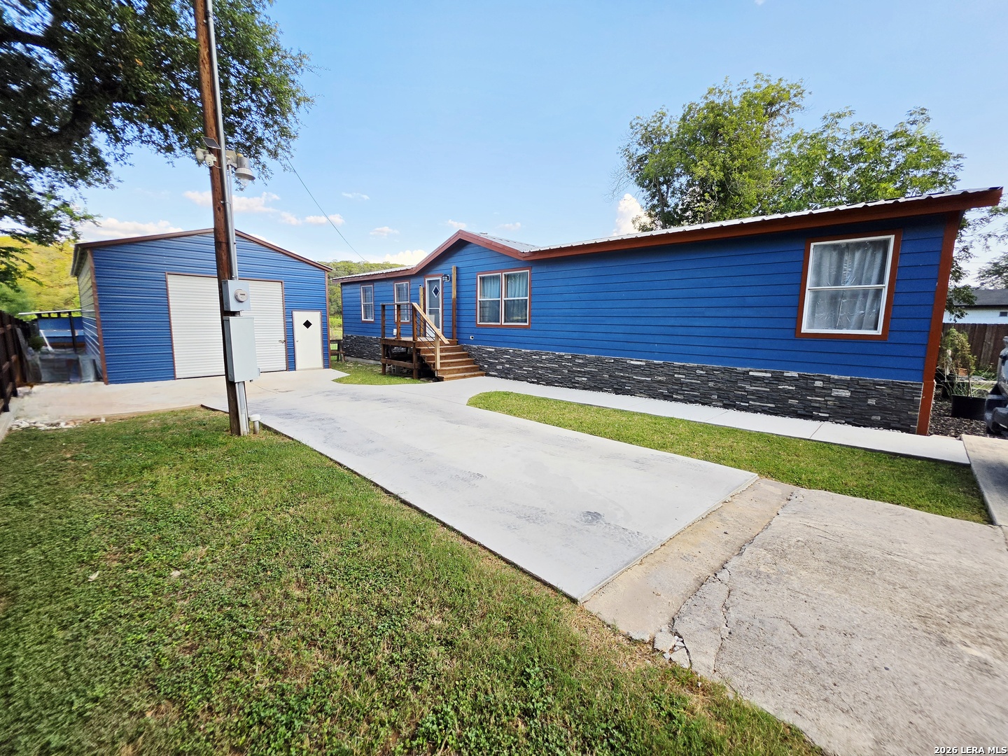 135 Lakeshore Dr S