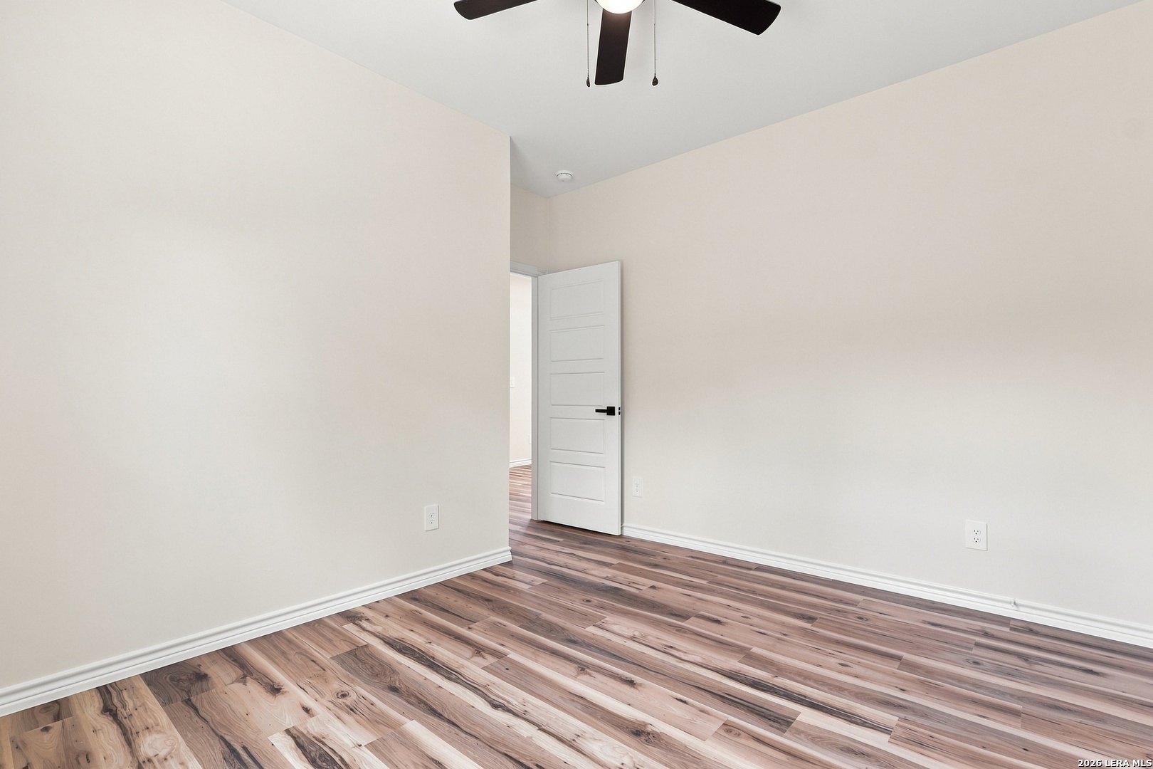 1123 VICKERS AVE