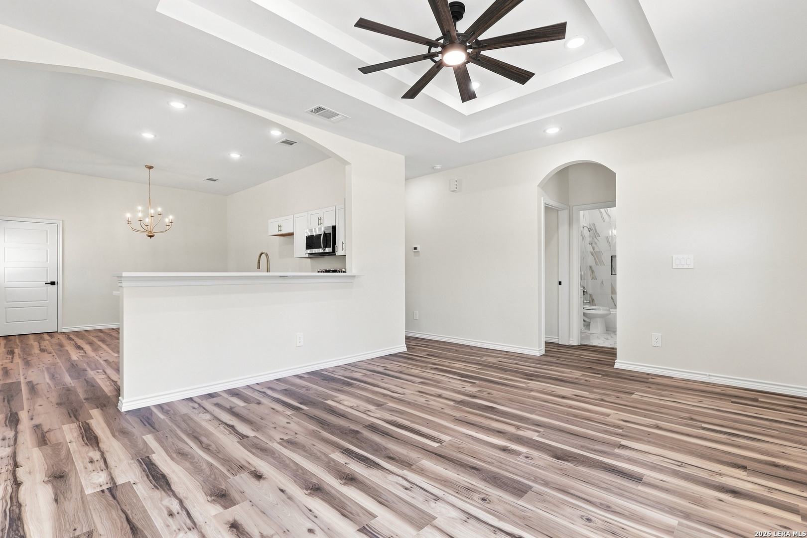 1123 VICKERS AVE