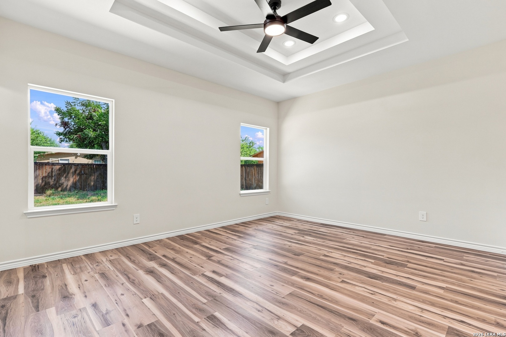 1123 VICKERS AVE