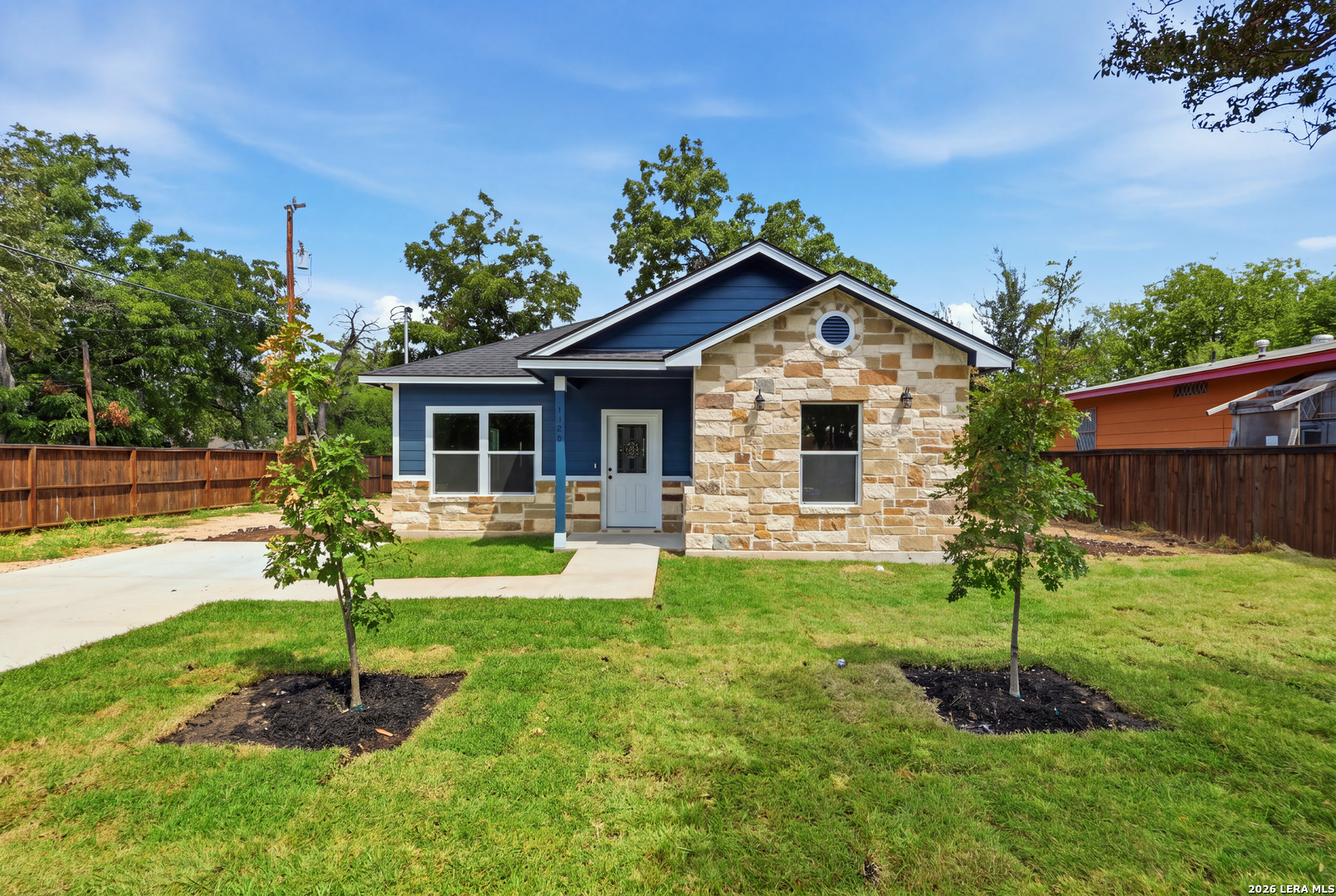 1123 VICKERS AVE