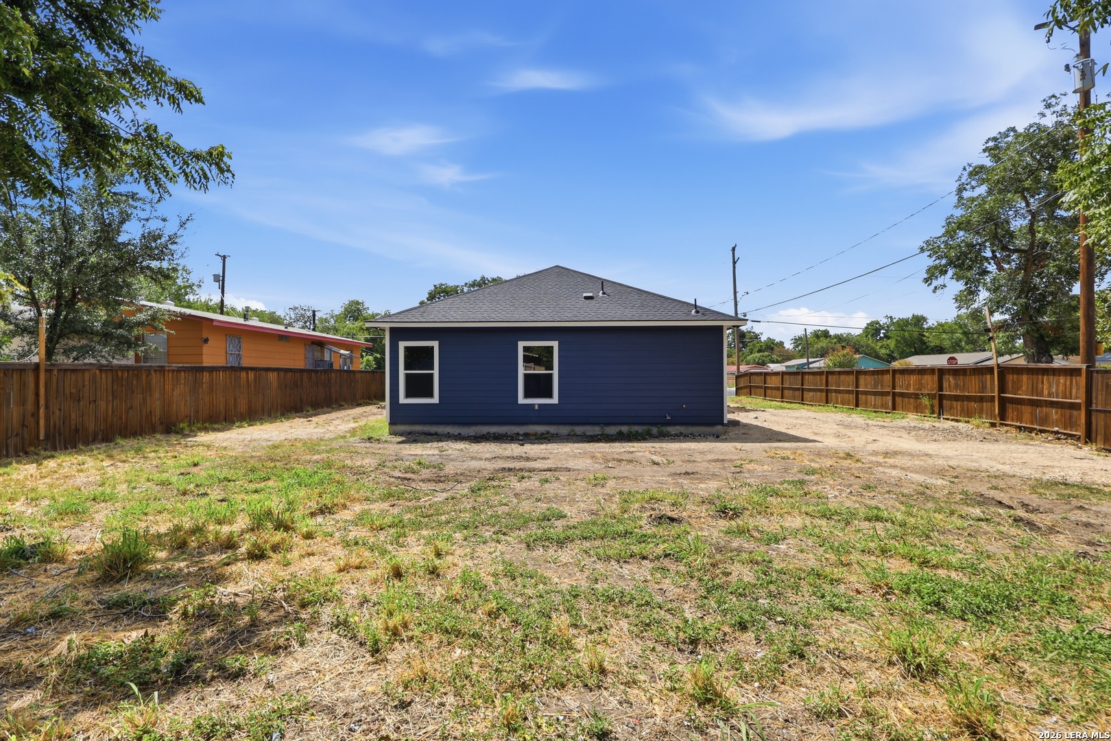 1123 VICKERS AVE