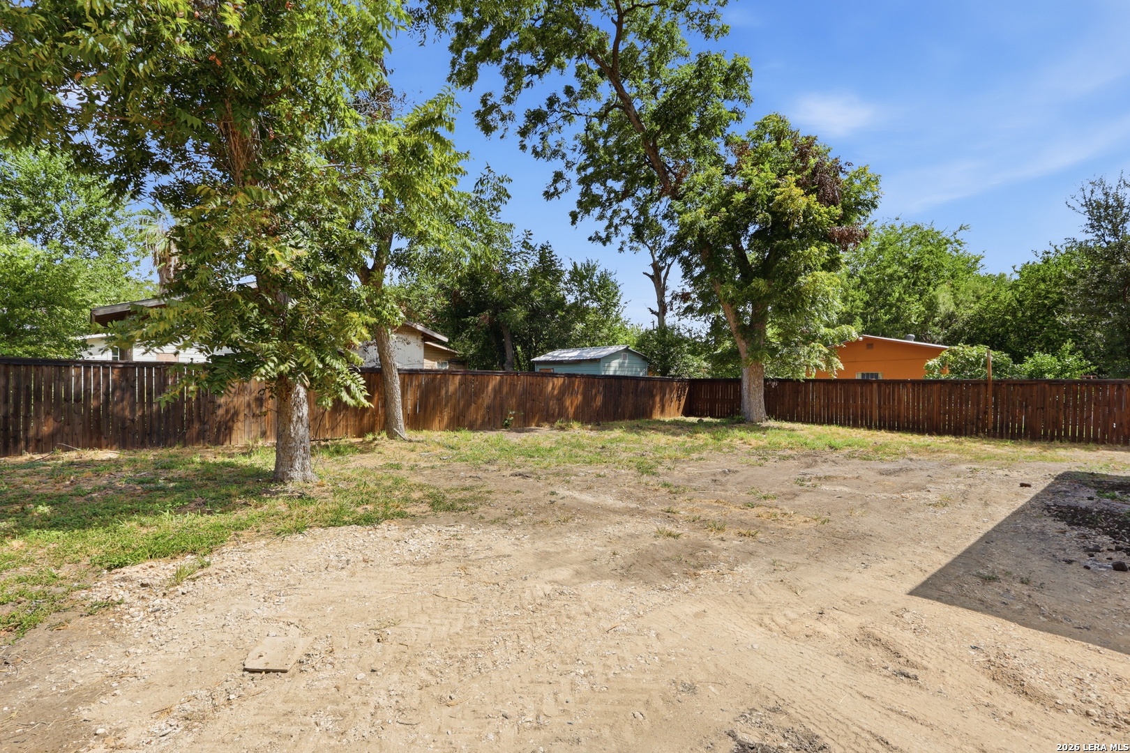 1123 VICKERS AVE