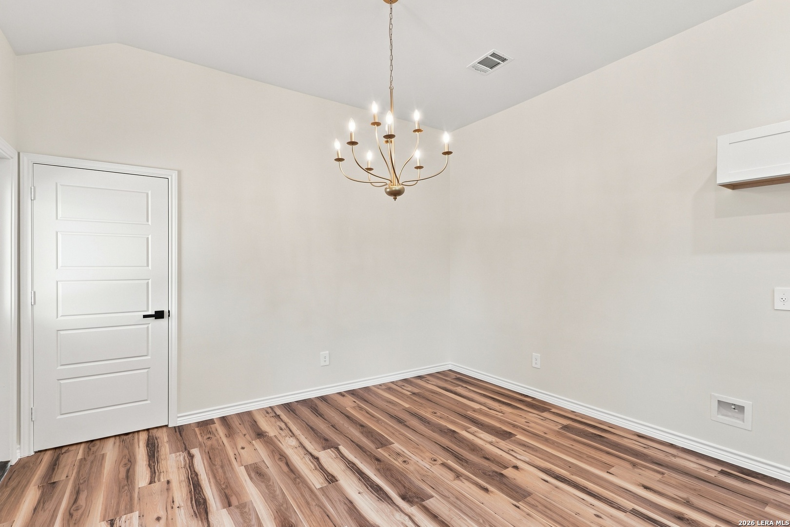 1123 VICKERS AVE