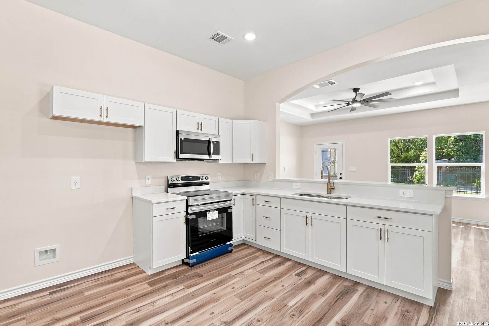 1123 VICKERS AVE