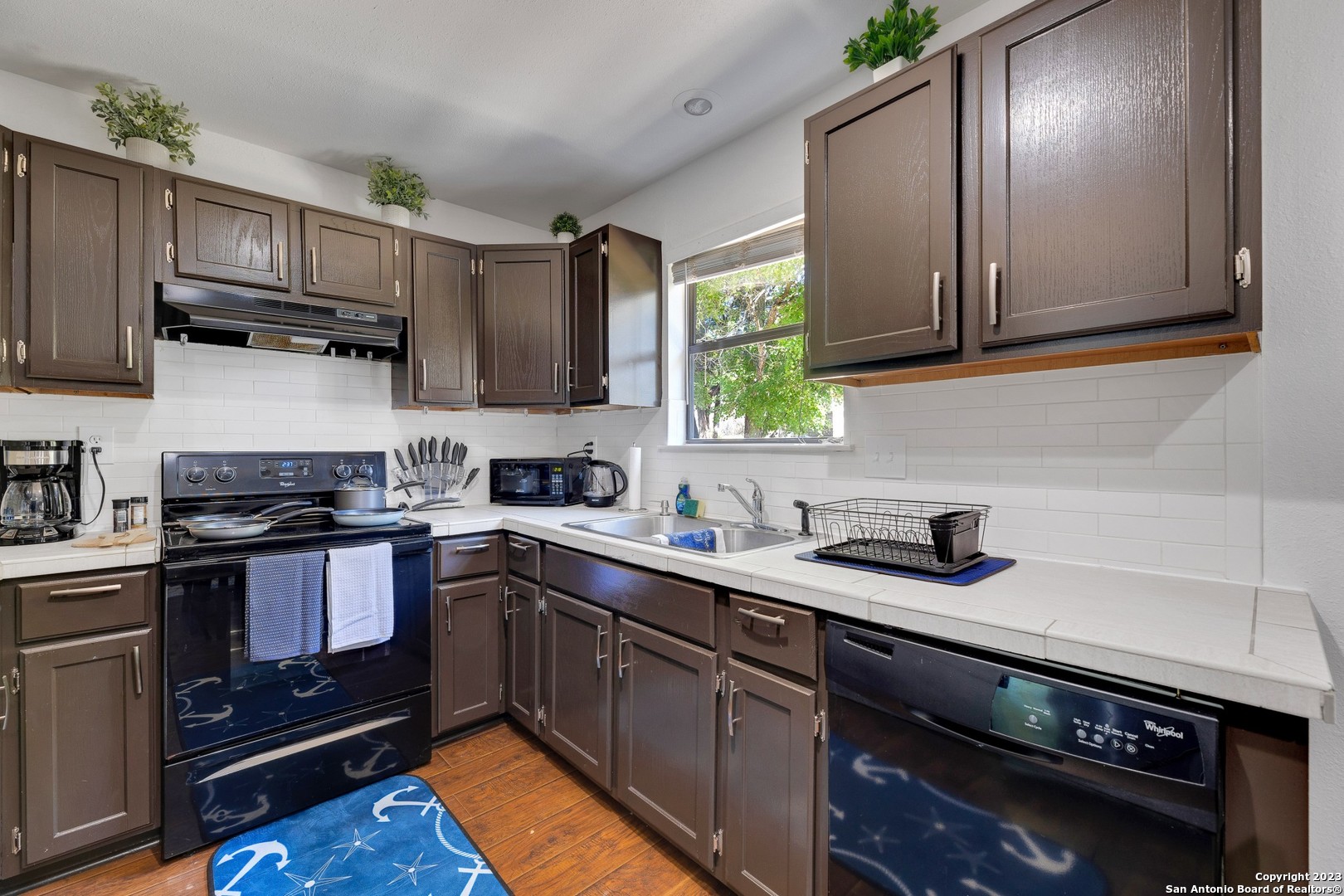 731 Hillside Loop