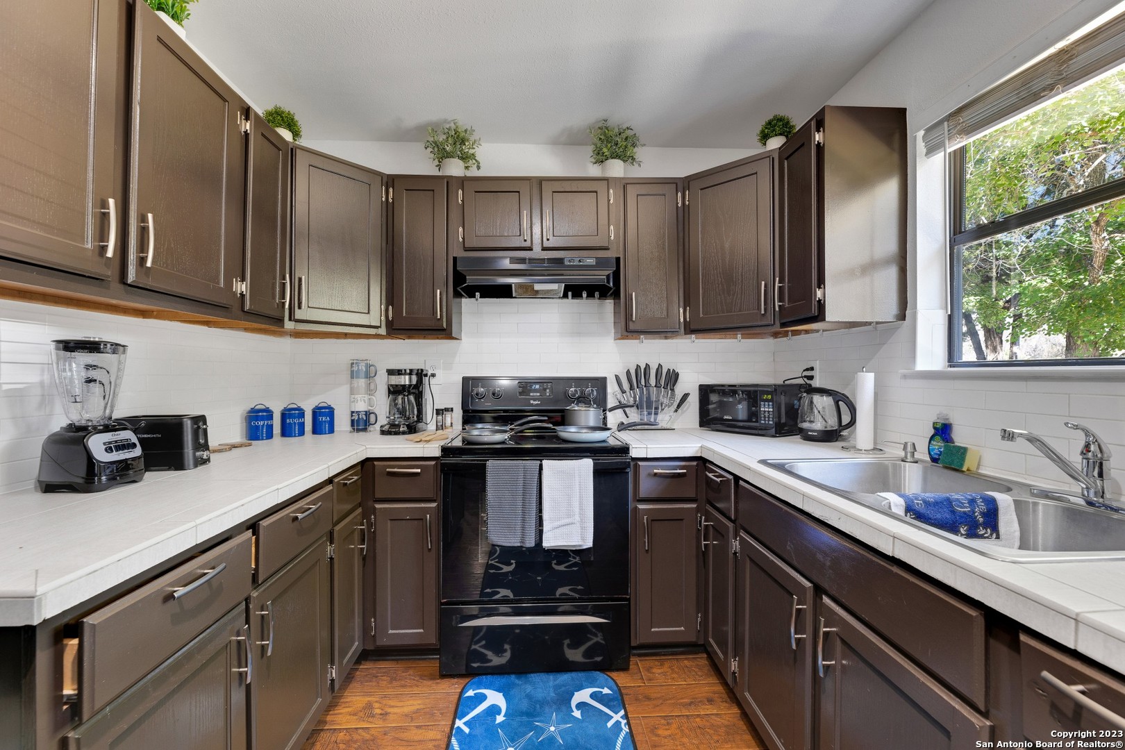 731 Hillside Loop