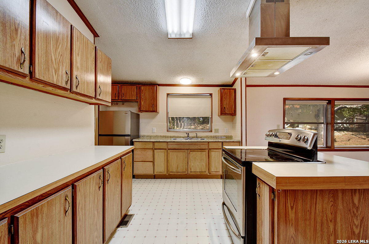 181 QUERCUS LN
