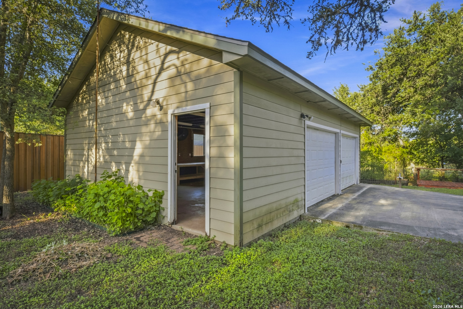 5212 HONEYSUCKLE BR