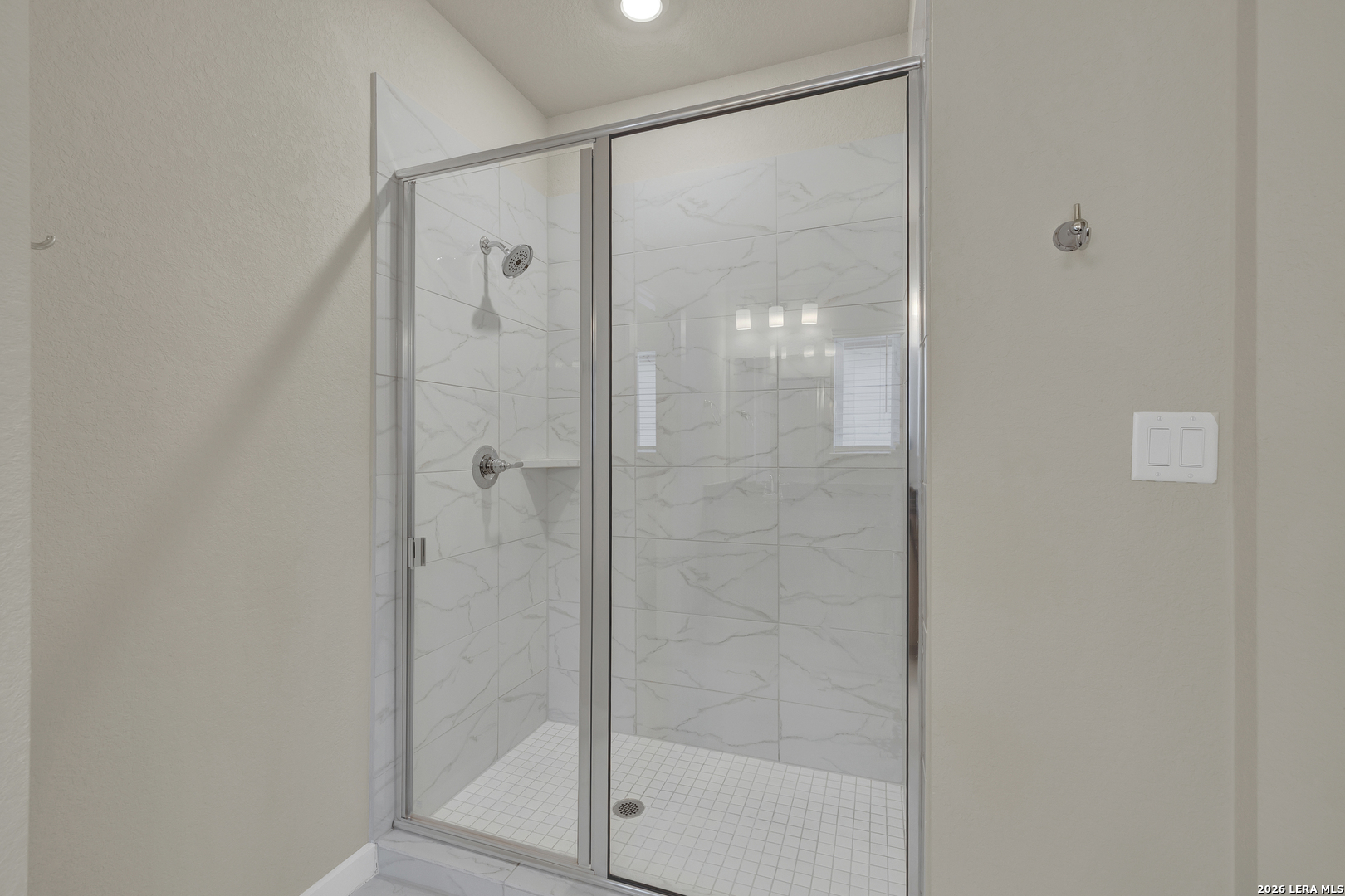 15418 IVORY HLS