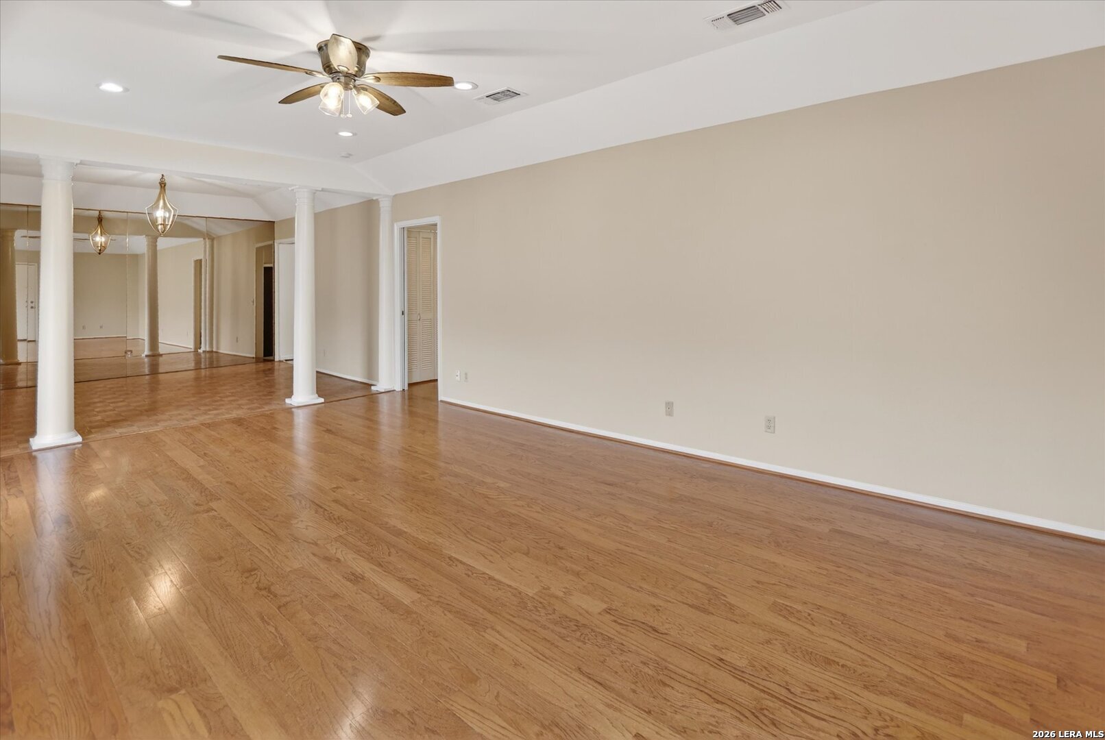 8033 N NEW BRAUNFELS AVE Unit: # 400 E