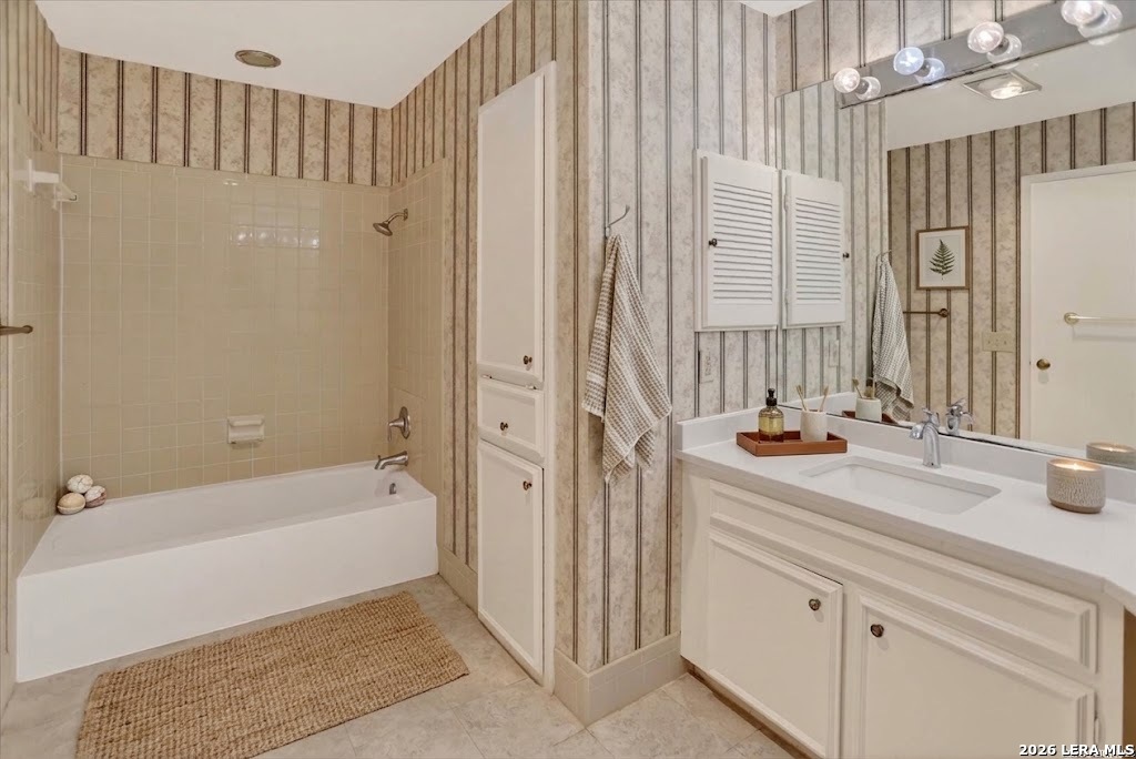 8033 N NEW BRAUNFELS AVE Unit: # 400 E