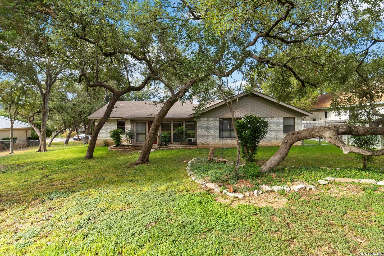 850 MISSION HILLS DR