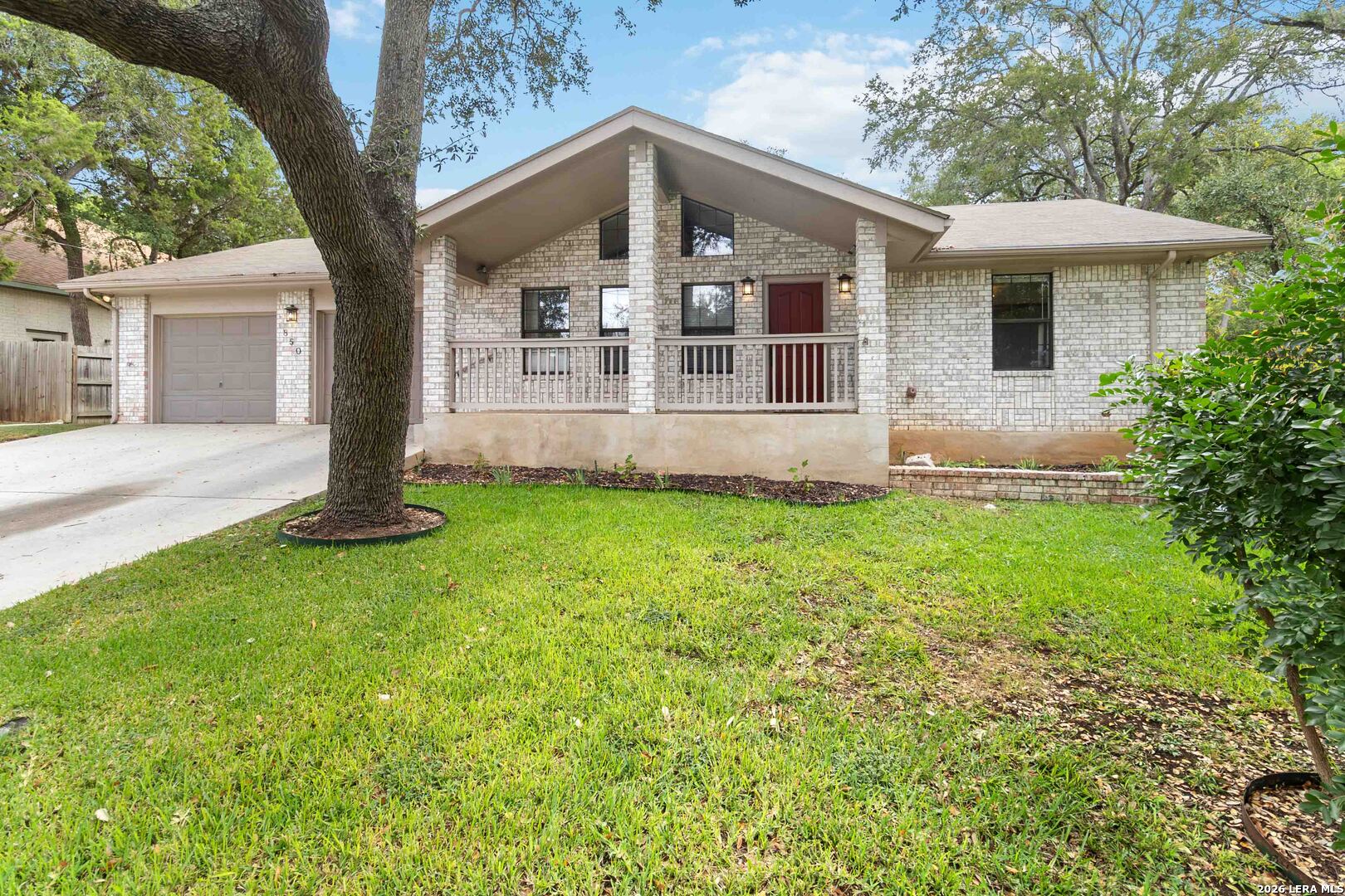 850 MISSION HILLS DR