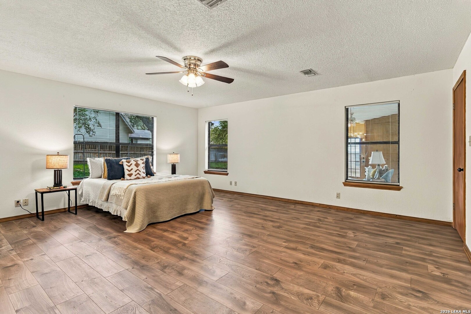 850 MISSION HILLS DR