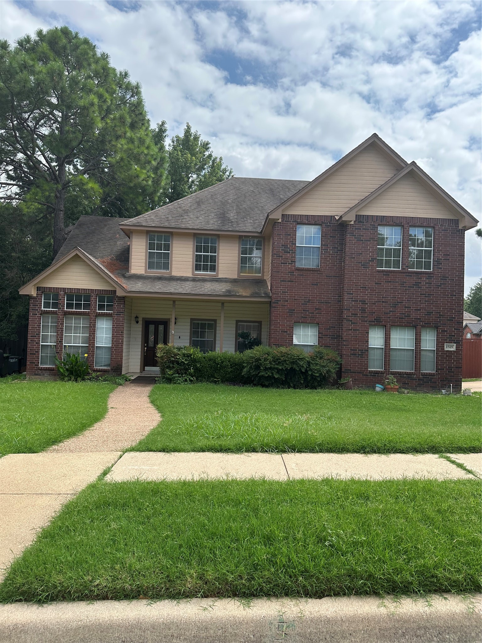 1509 Thatcher Trail