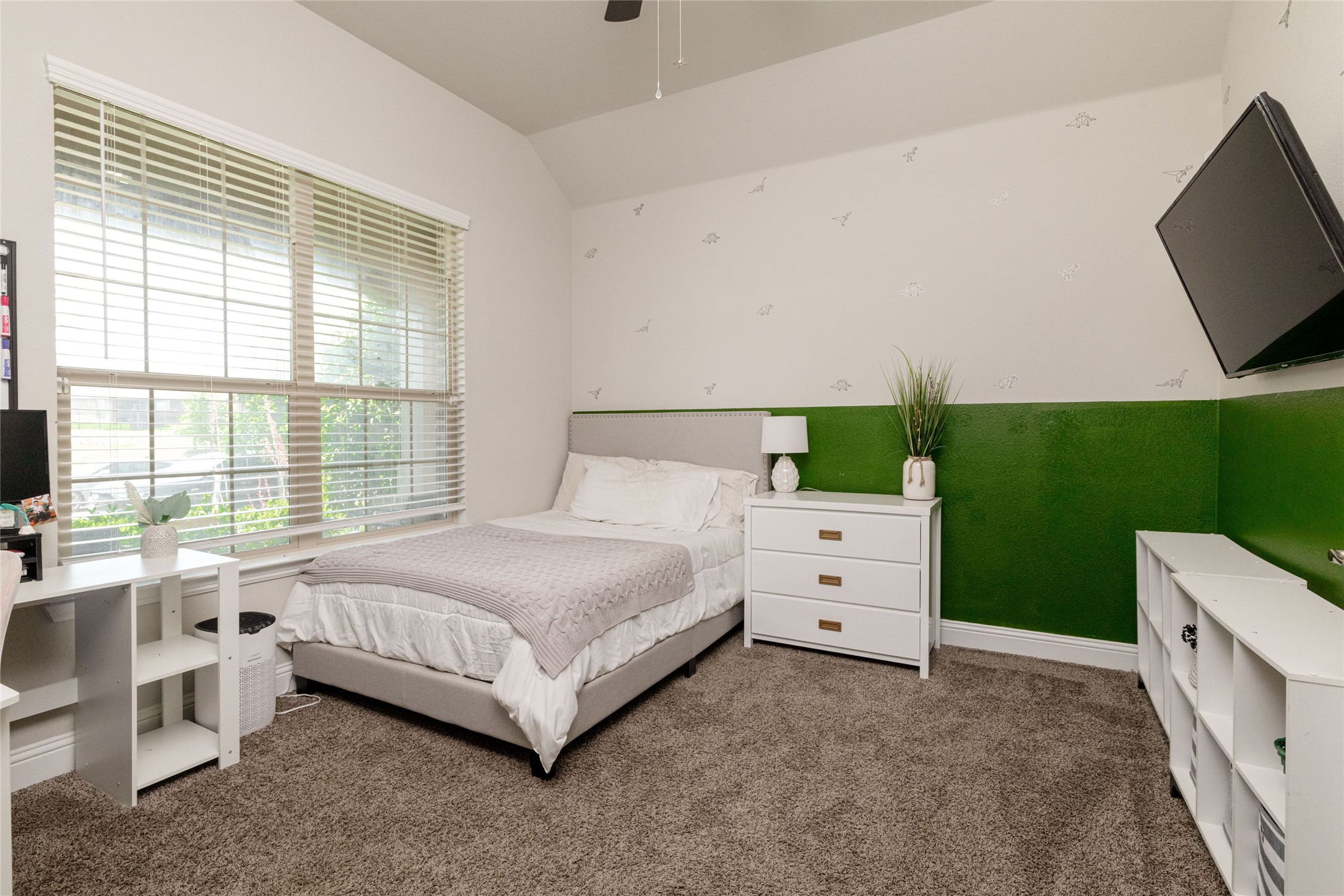 1225 Lynn Drive