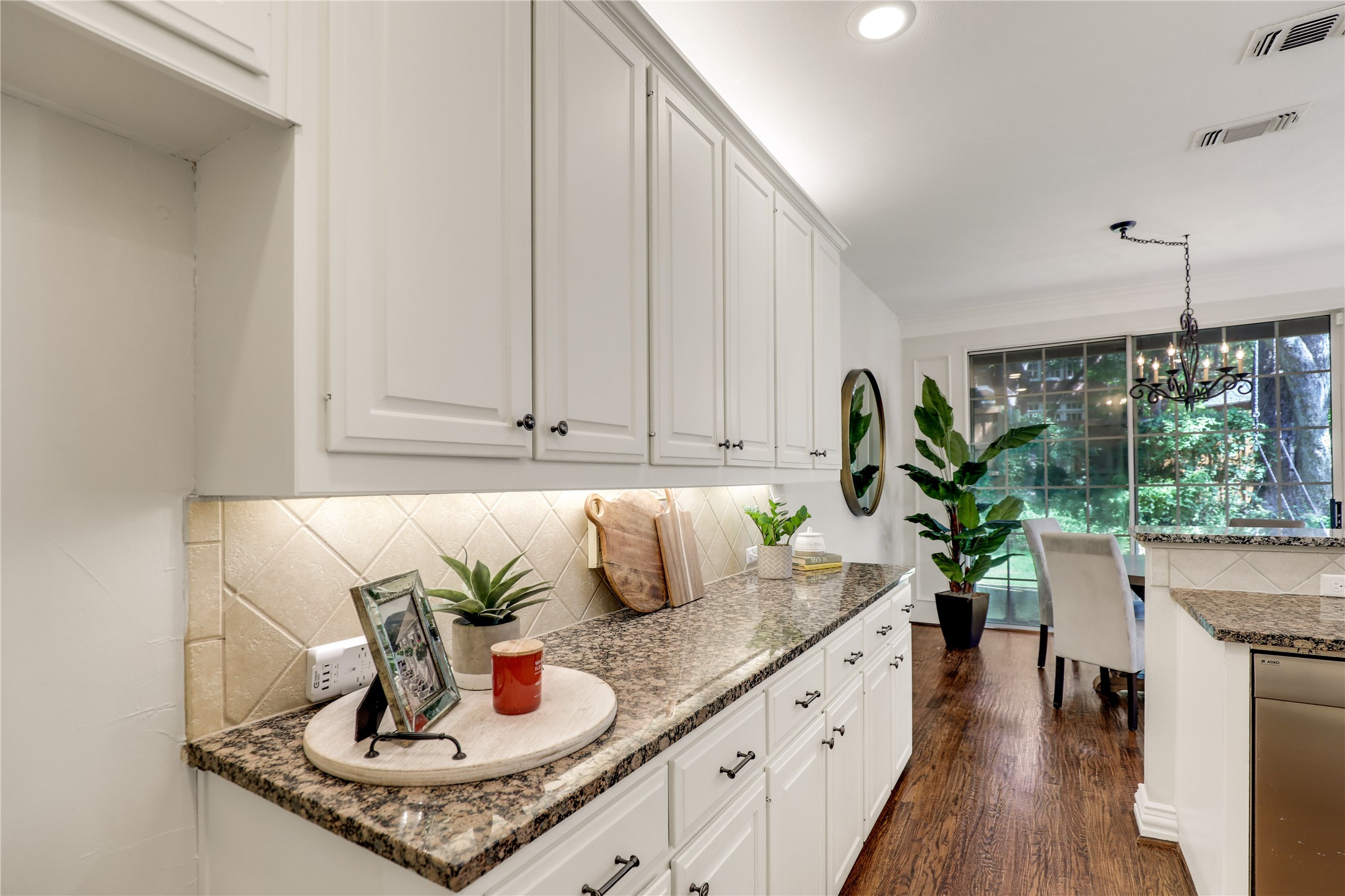 2600 Woodland Court