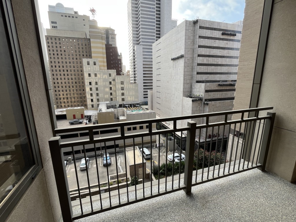 1200 Main Street 1011