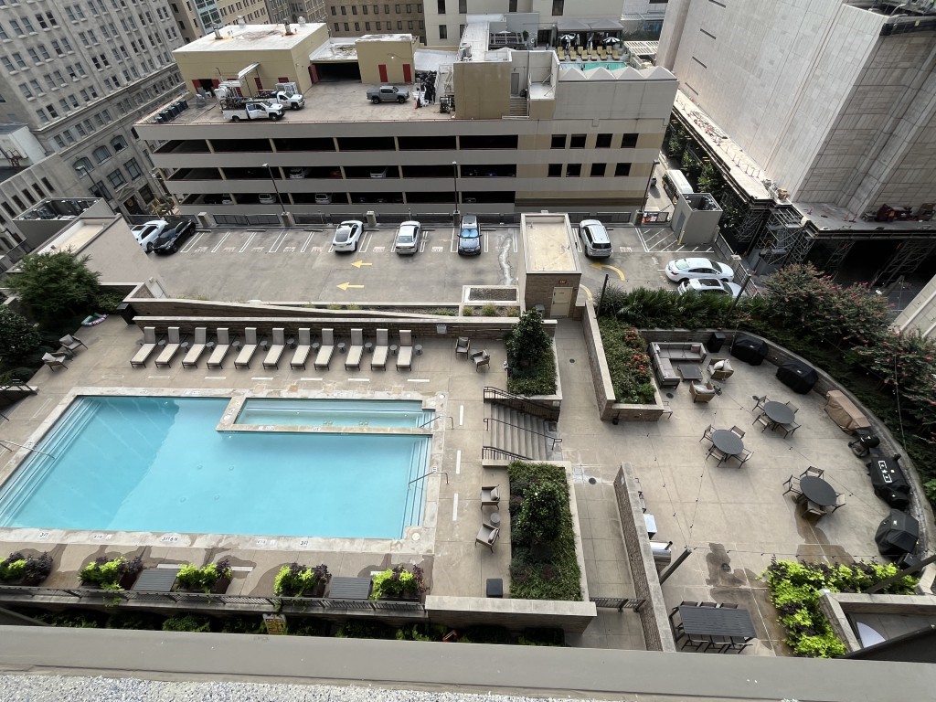1200 Main Street 1011