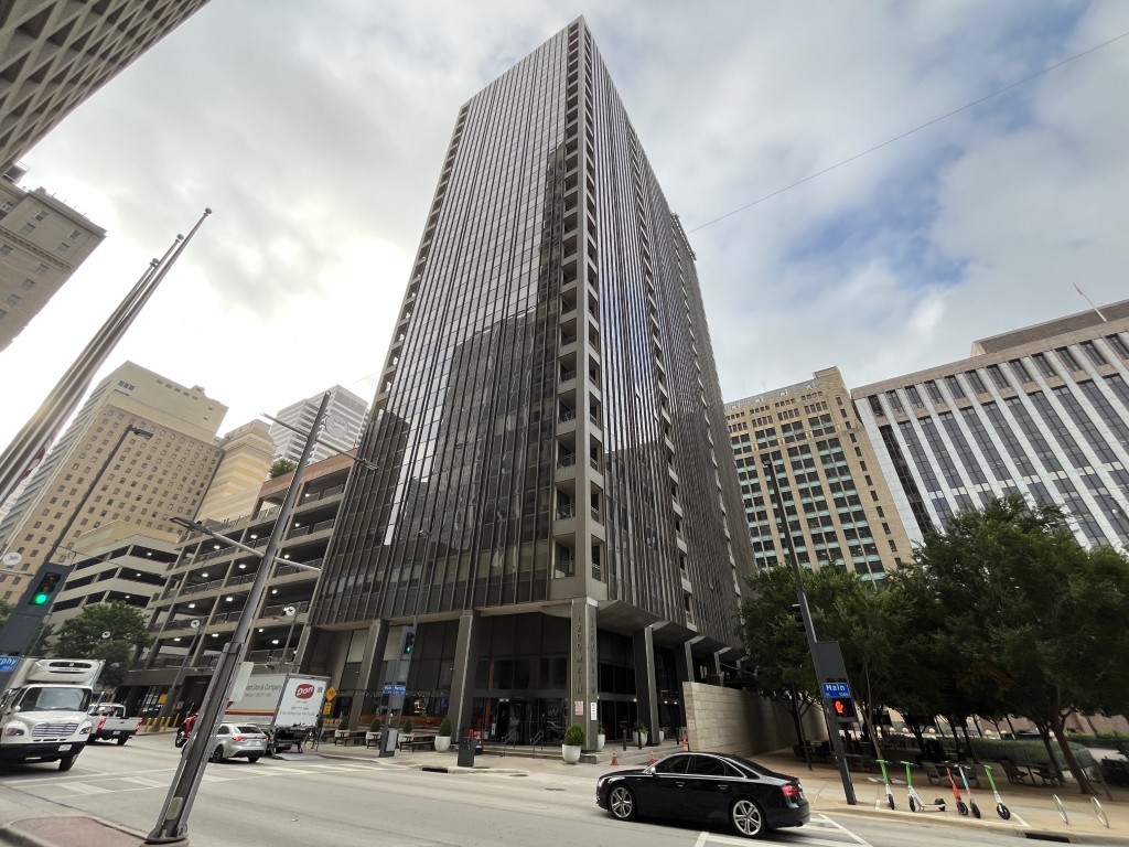1200 Main Street 1011