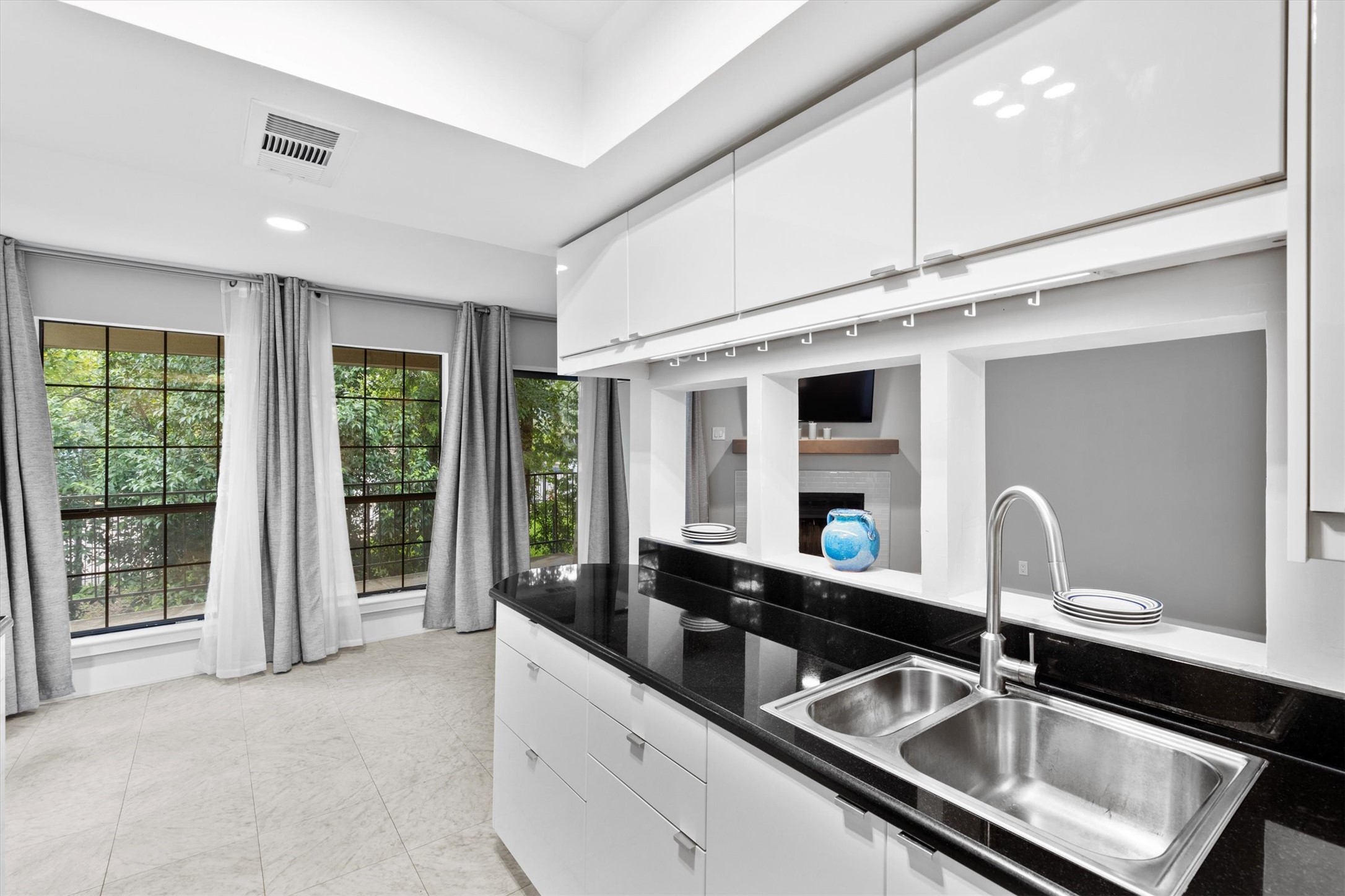 2505 Wedglea Drive 201