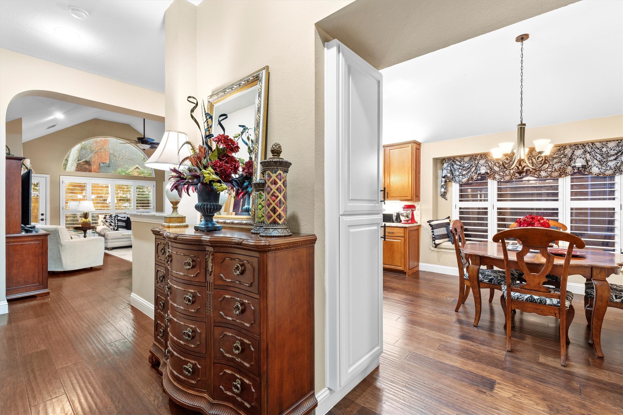 5533 Amber Way