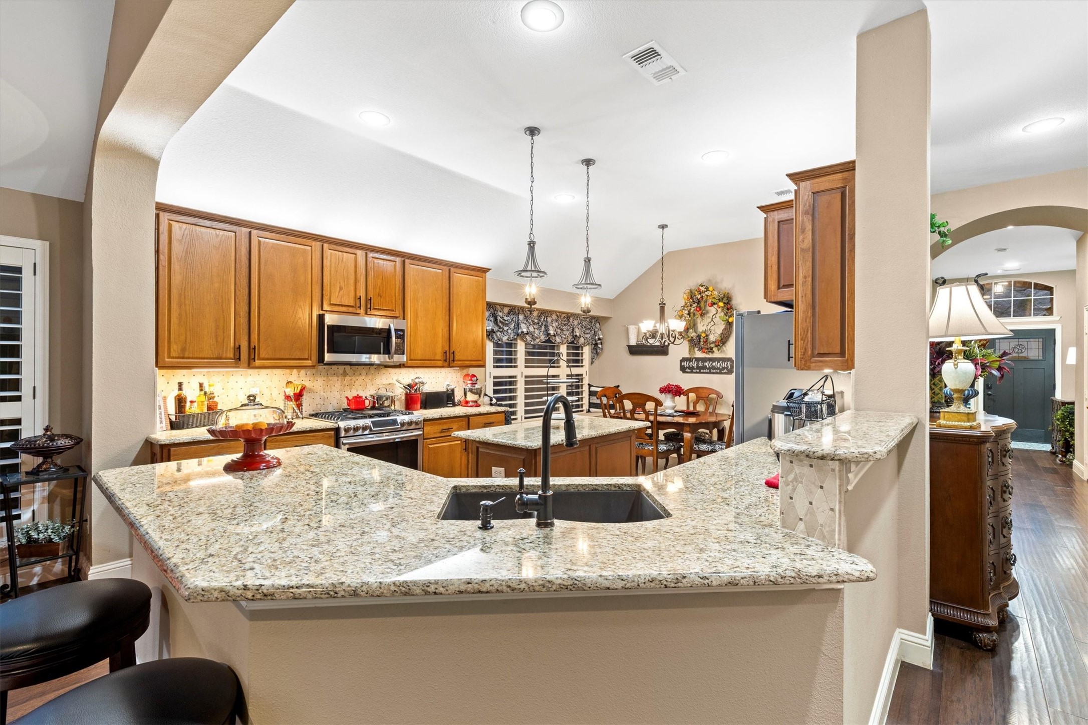 5533 Amber Way