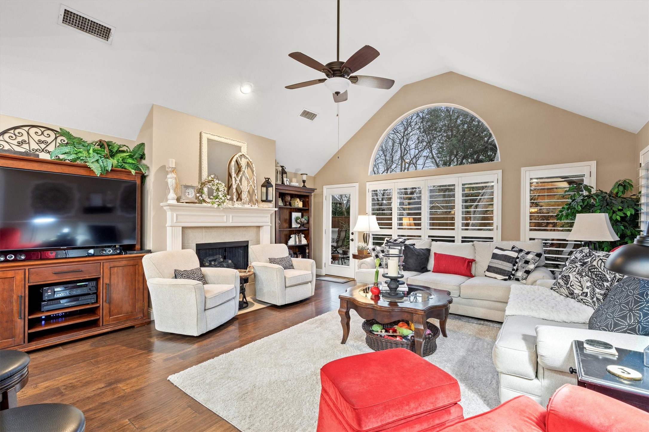 5533 Amber Way