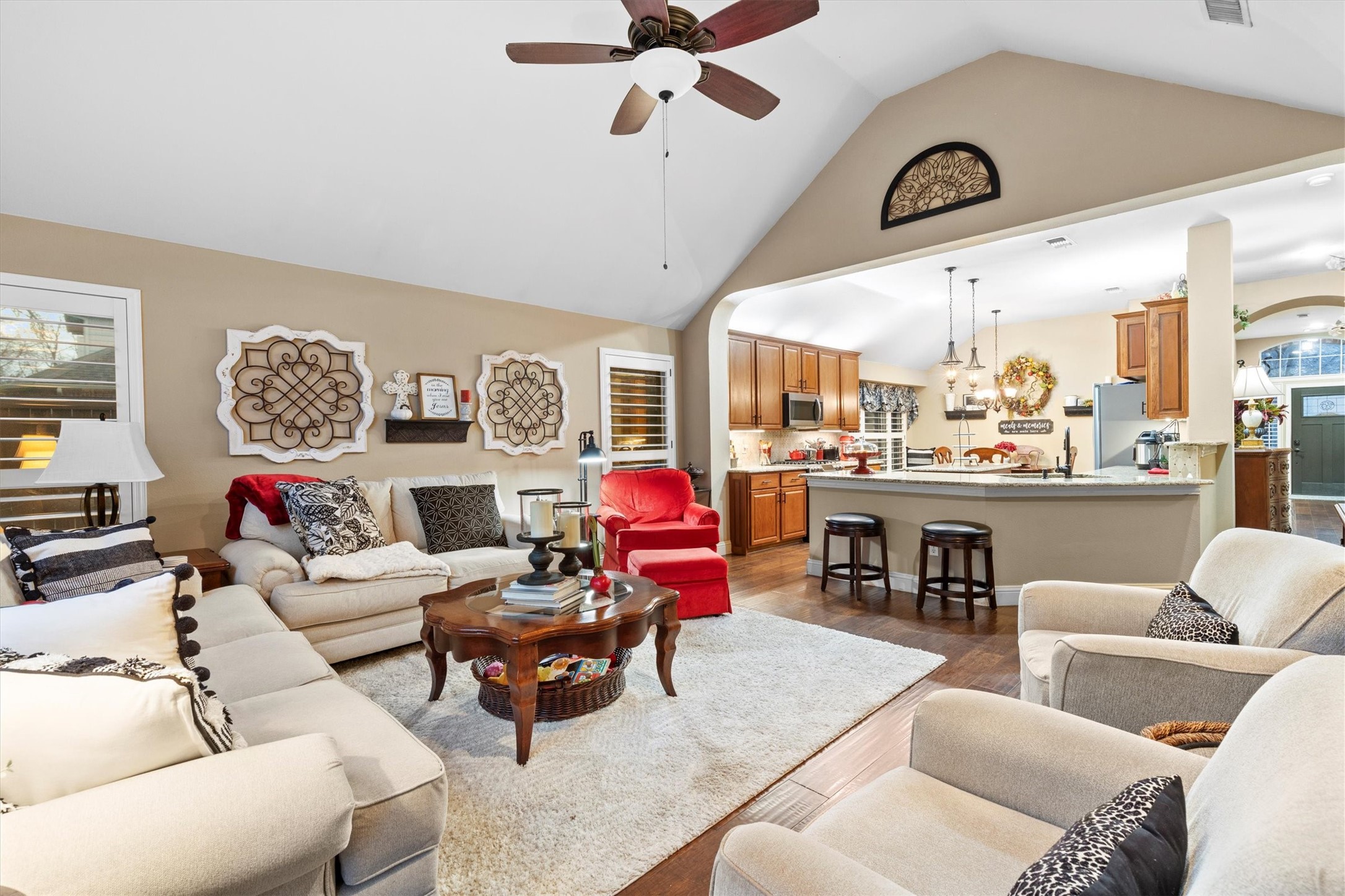 5533 Amber Way