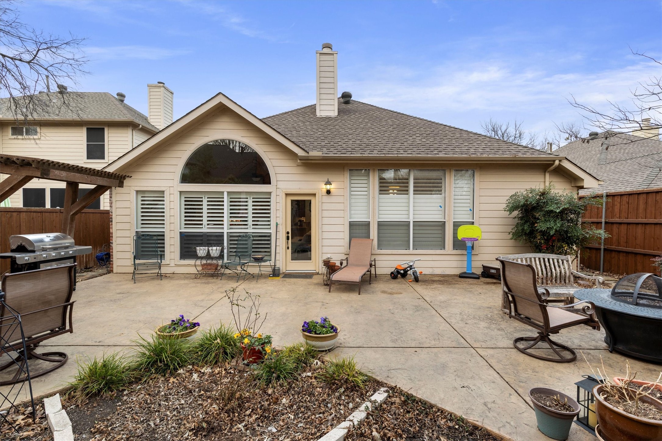5533 Amber Way