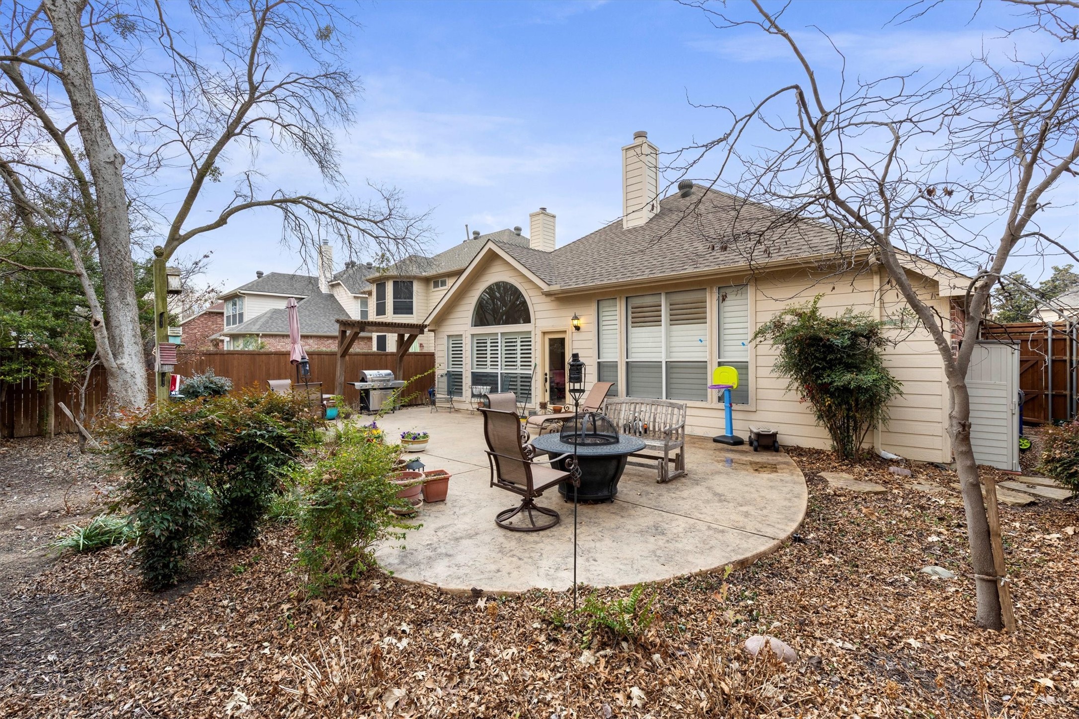 5533 Amber Way