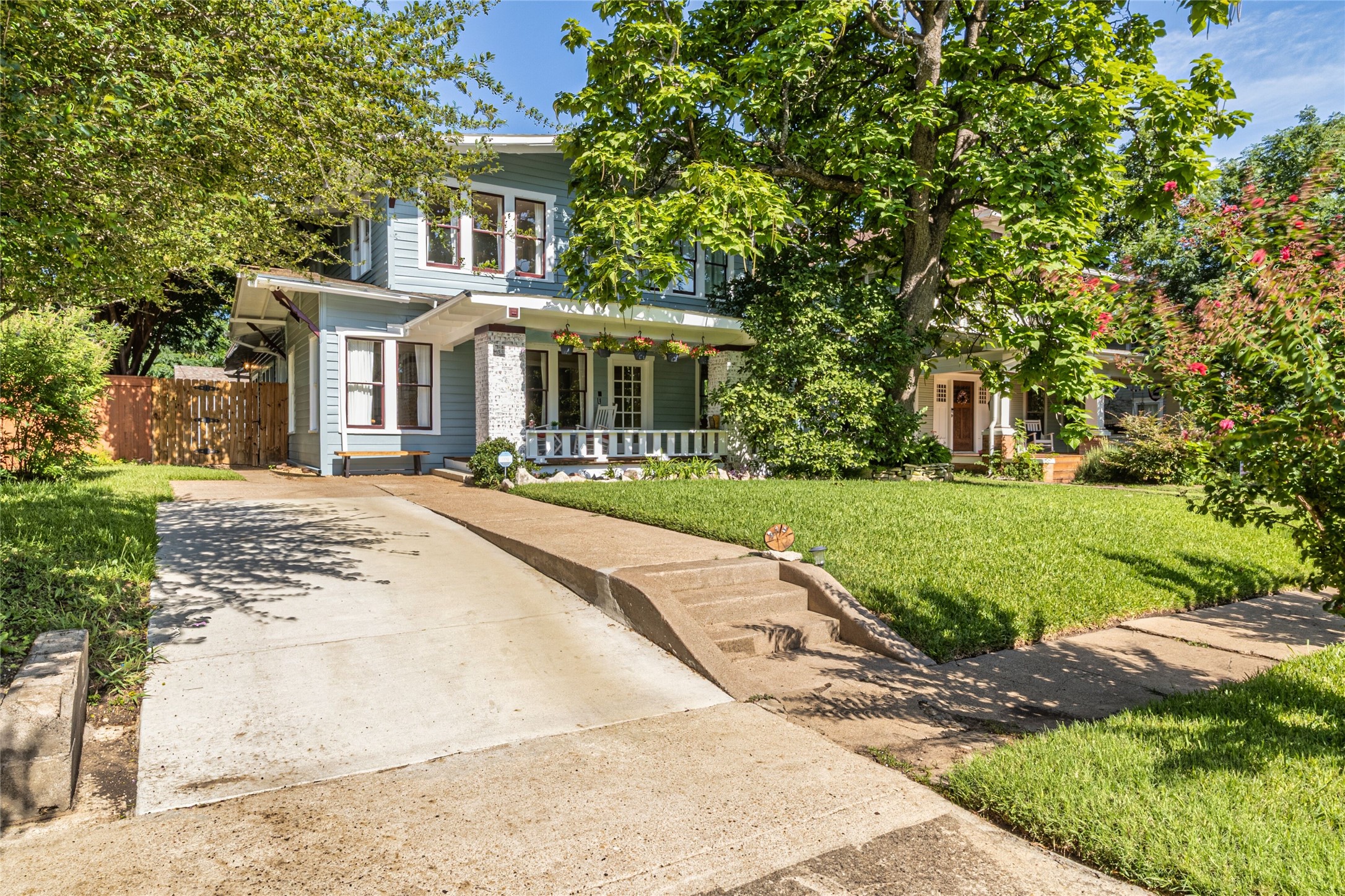 215 S Montclair Avenue