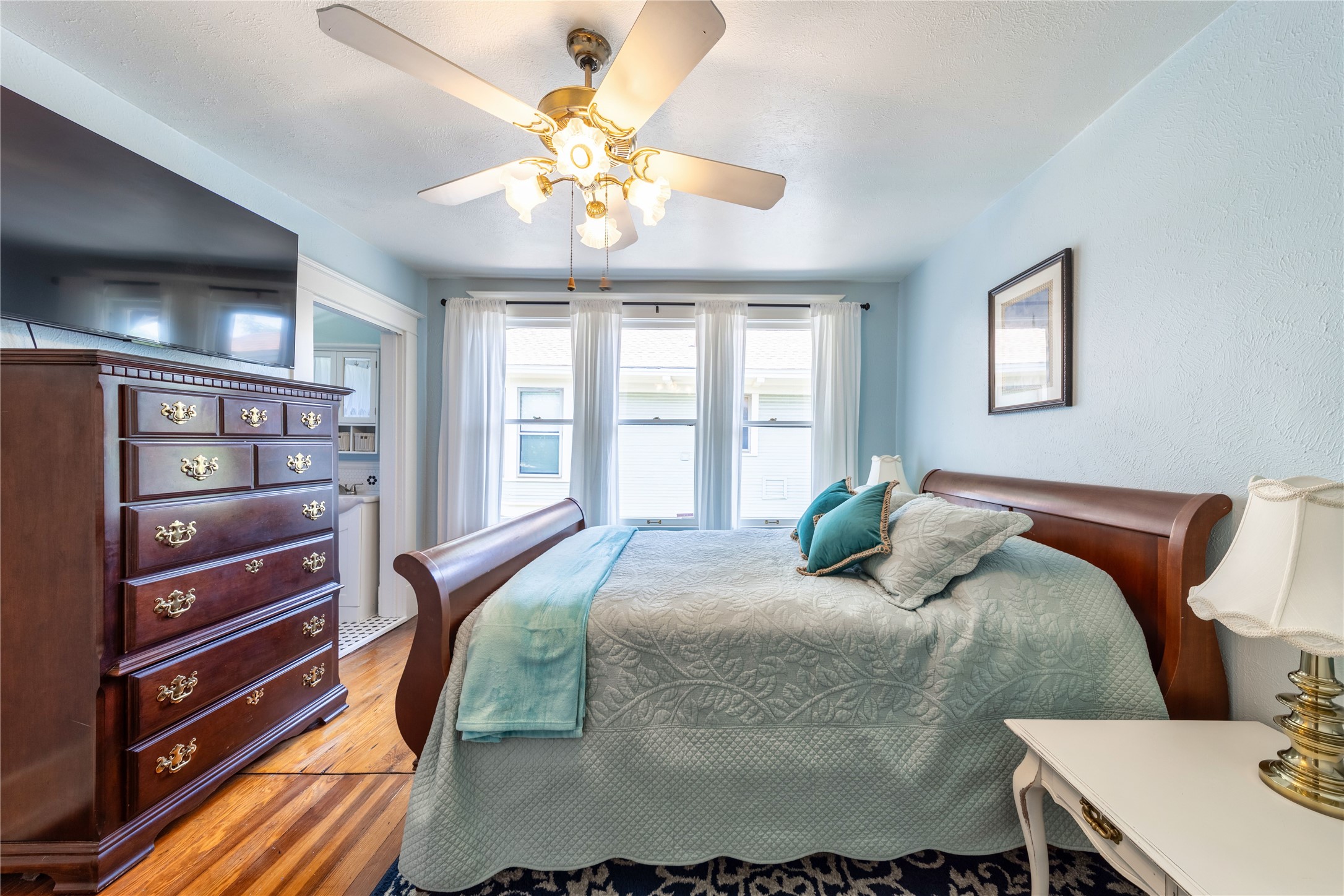 215 S Montclair Avenue
