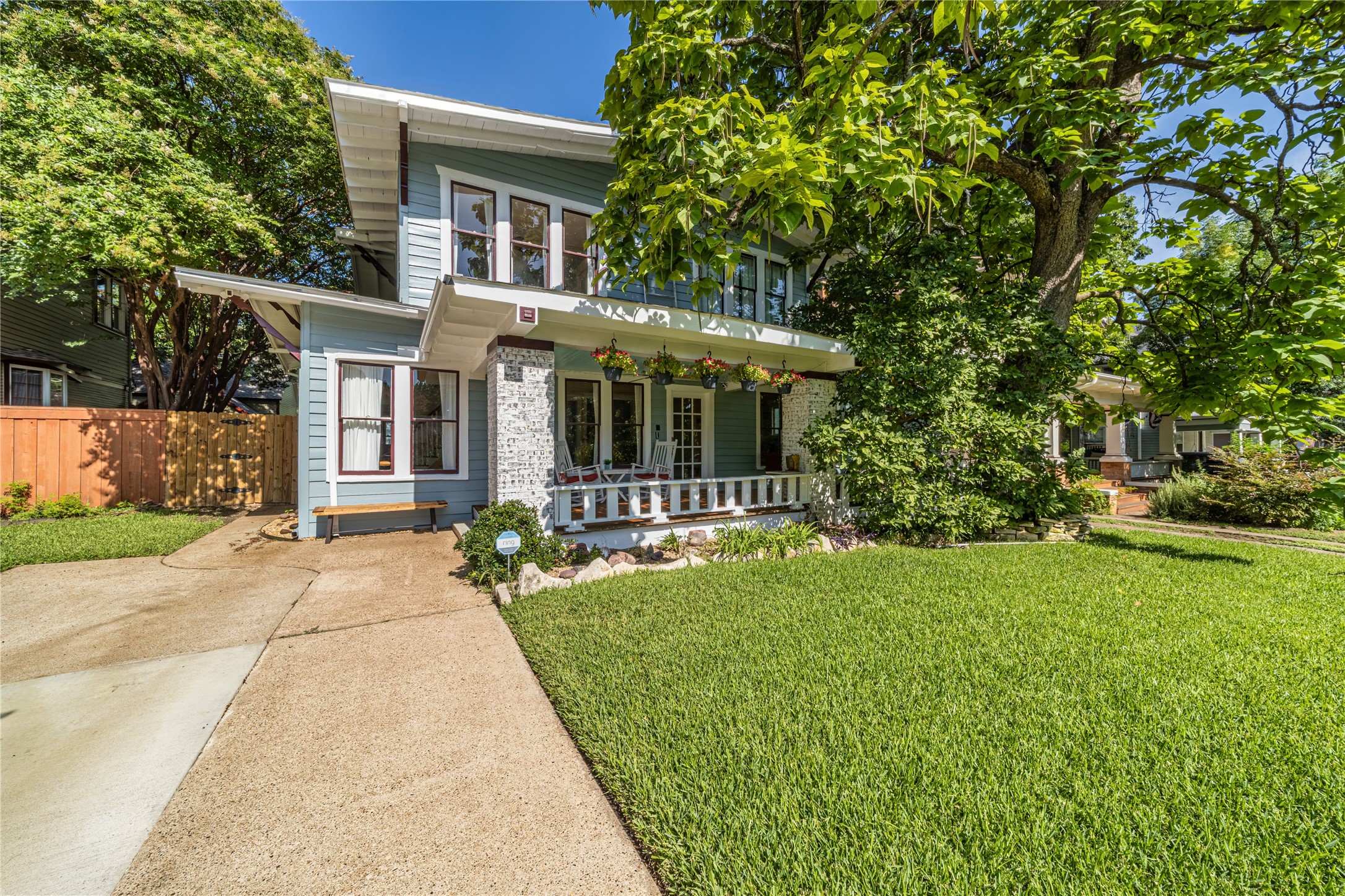 215 S Montclair Avenue