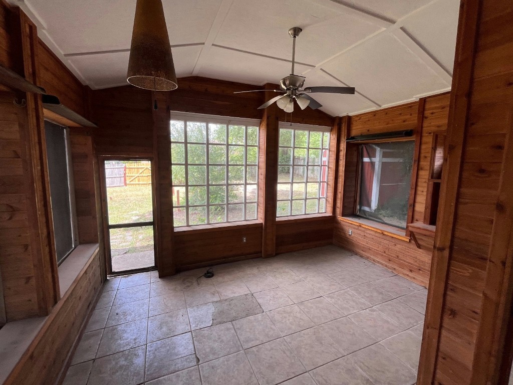 3250 Highland Woods Circle