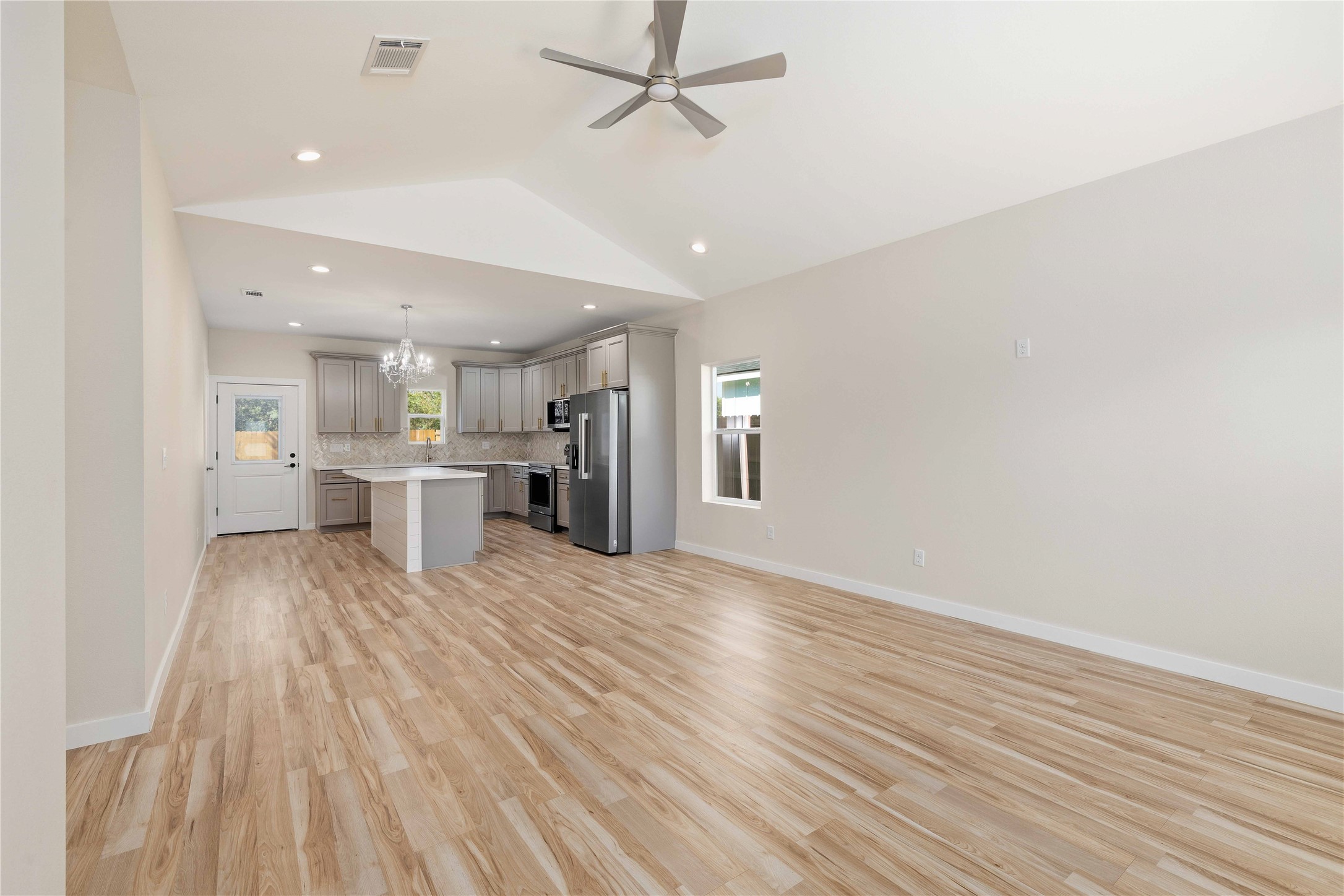 1613 1/2 2nd Street