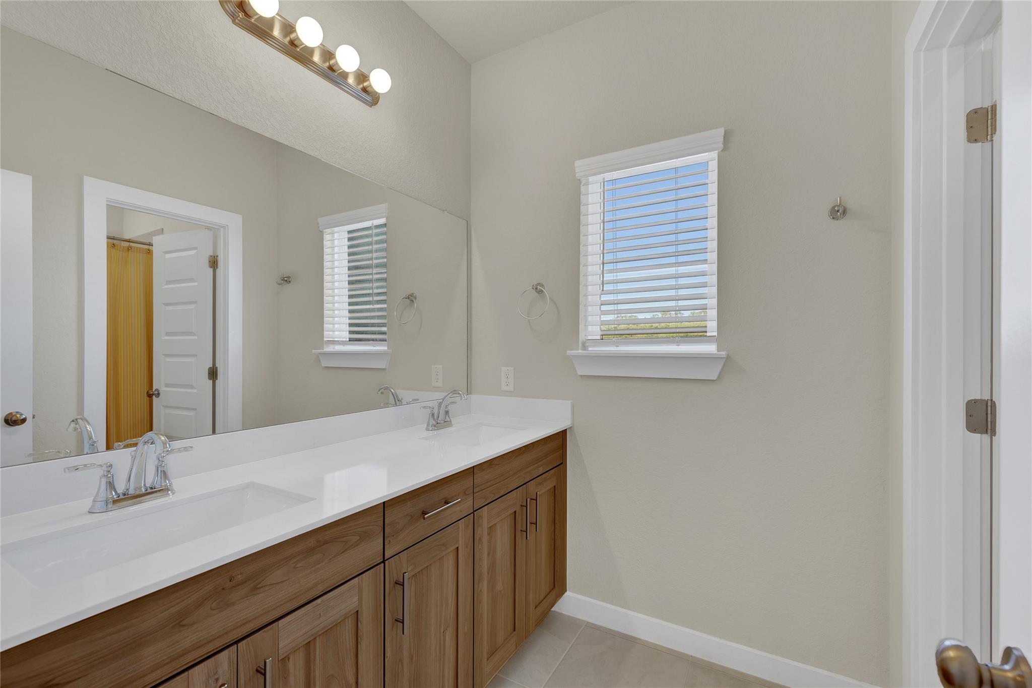 15418 Ivory HLS