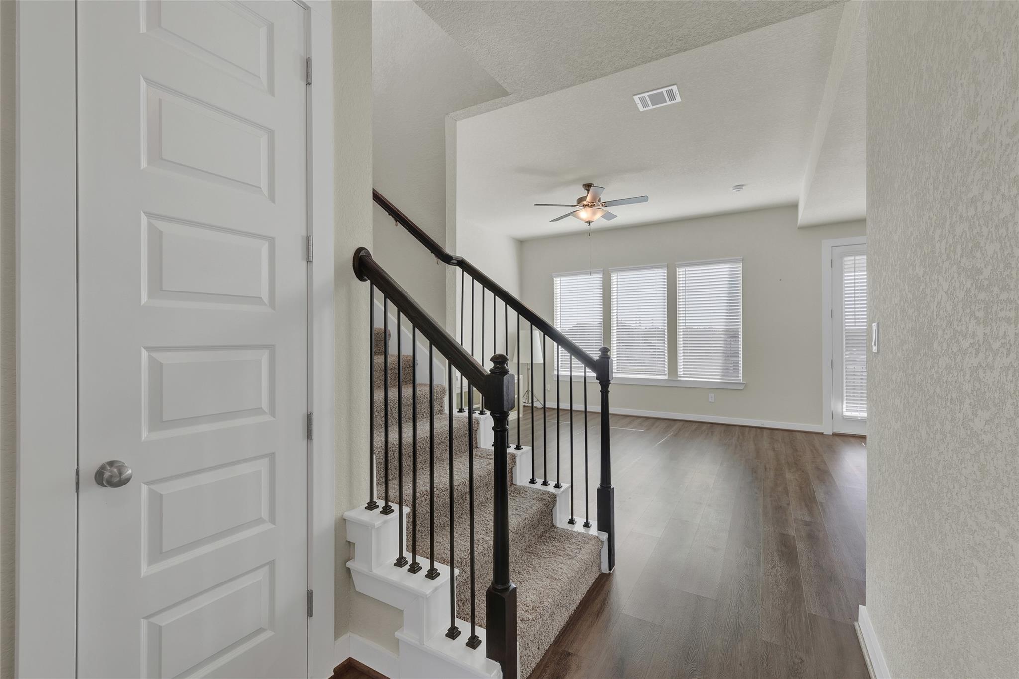 15418 Ivory HLS