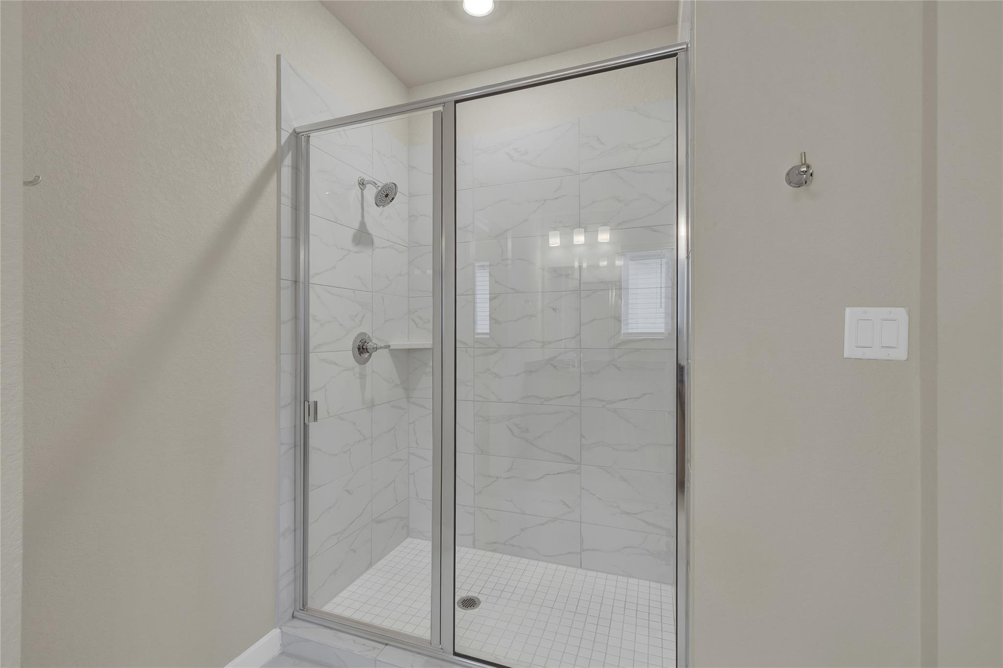 15418 Ivory HLS