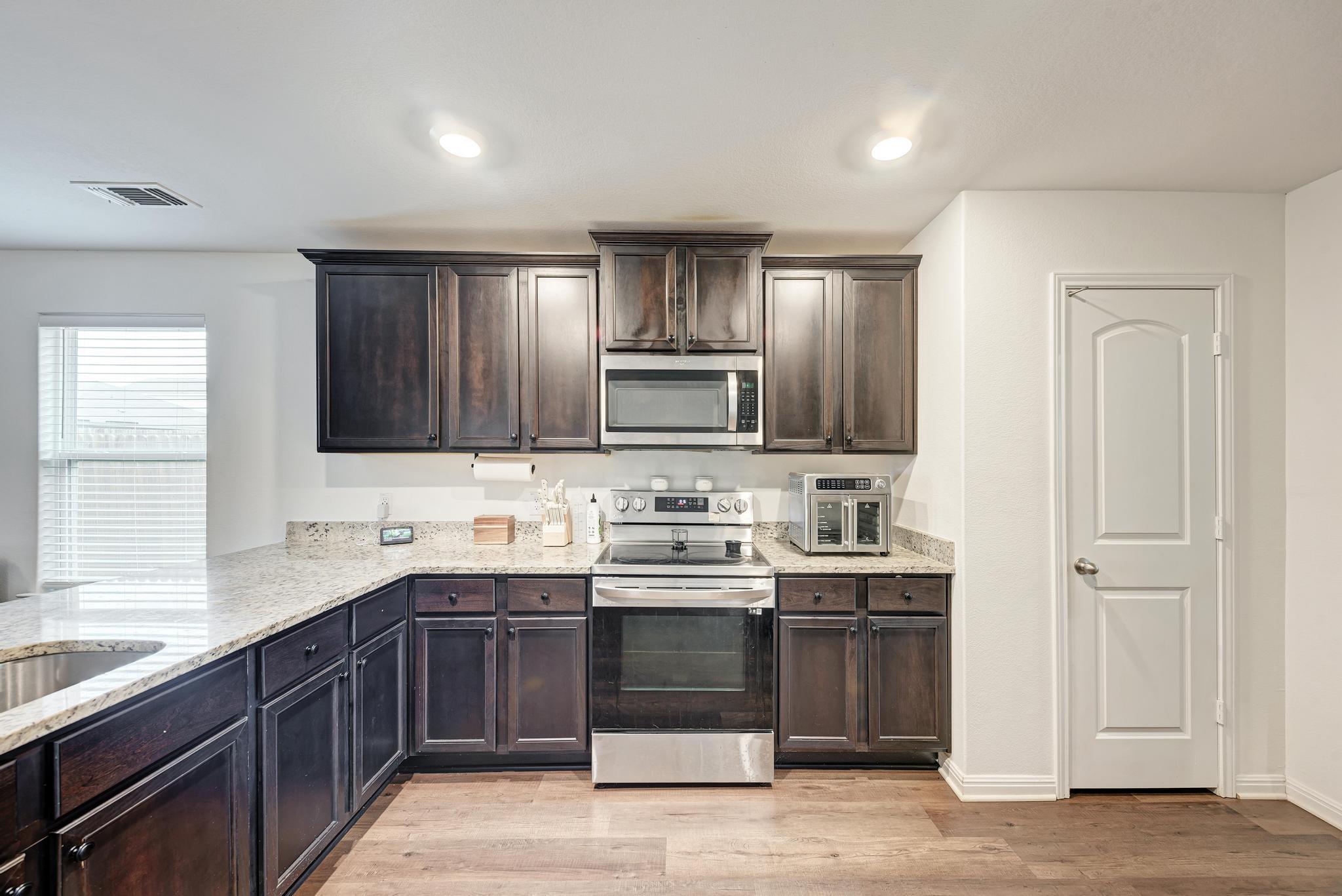 132 Maywood LN