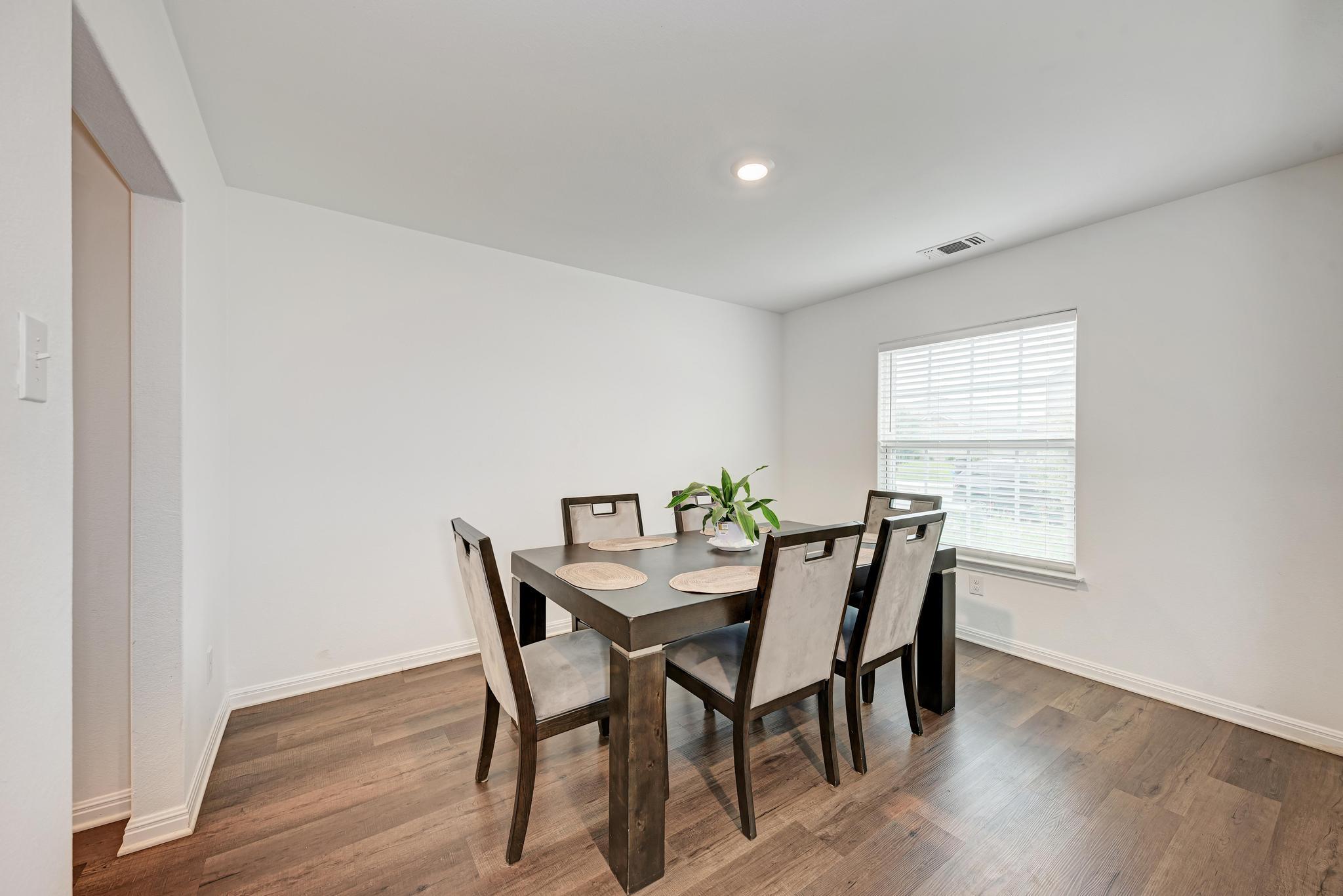 132 Maywood LN