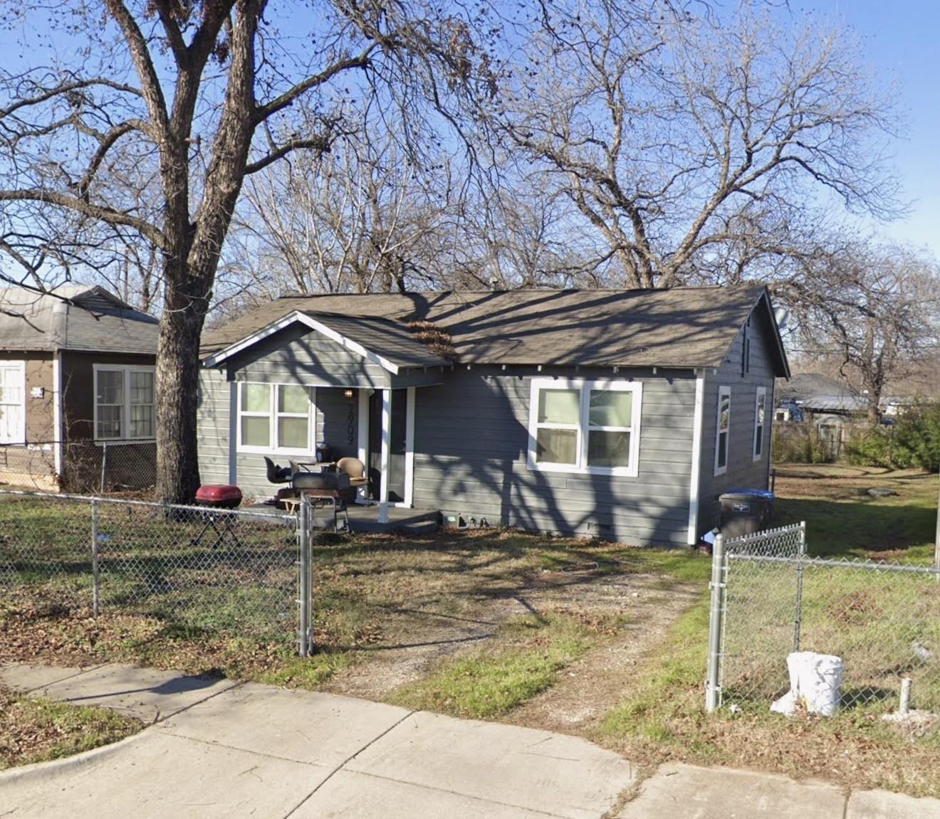 2909 Fitzhugh Avenue