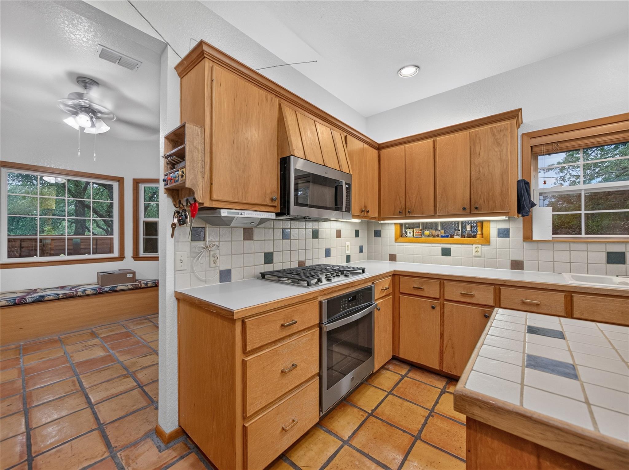 613 Breakaway RD