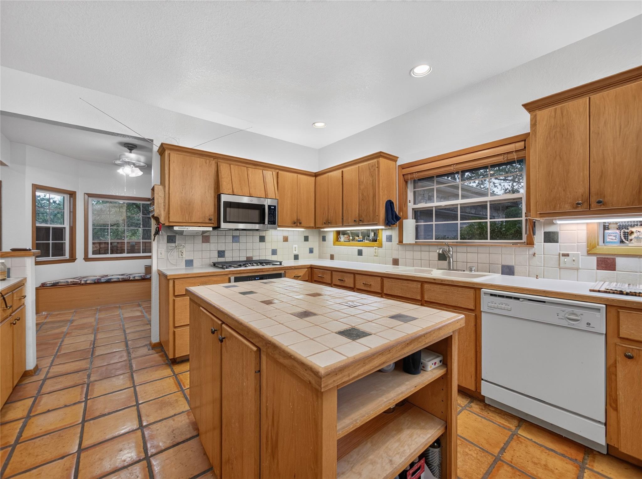 613 Breakaway RD