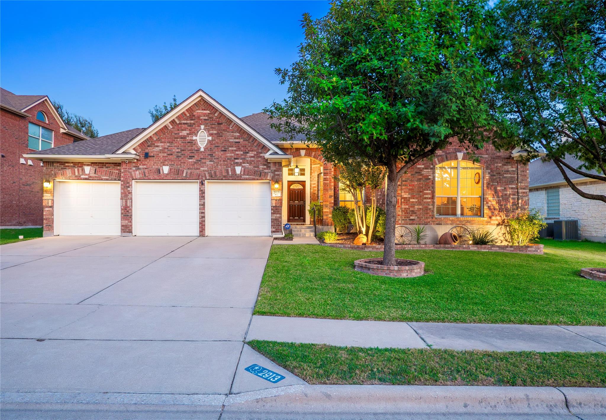 2913 Clinton PL